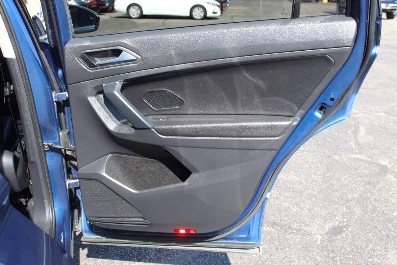 2019 Blue Volkswagen Tiguan SE (3VV3B7AX4KM) with an 2.0L L4 DOHC 16V TURBO engine, 8A transmission, located at 4301 NW 39th , Oklahoma City, OK, 73112, (405) 949-5600, 35.512135, -97.598671 - NO DRIVERS LICENCE -NO FULL COVERAGE INSURANCE - NO CREDIT CHECK. COME ON OVER TO SUPERSPORTS, TAKE A LOOK AND TEST DRIVE. PLEASE GIVE US A CALL AT (405) 949-5600. NO LICENCIA DE CONDUCIR - NO SEGURO DE COBERTURA TOTAL - NO VERIFICACION DE CREDITO. VISITENOS EN SUPERSPORTS, MIRE NUESTRO - Photo#11