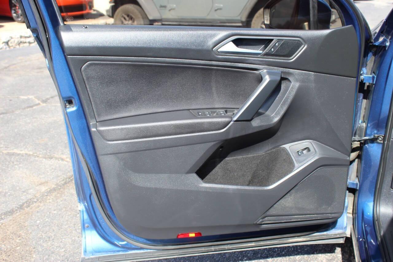 2019 Blue Volkswagen Tiguan SE (3VV3B7AX4KM) with an 2.0L L4 DOHC 16V TURBO engine, 8A transmission, located at 4301 NW 39th , Oklahoma City, OK, 73112, (405) 949-5600, 35.512135, -97.598671 - NO DRIVERS LICENCE -NO FULL COVERAGE INSURANCE - NO CREDIT CHECK. COME ON OVER TO SUPERSPORTS, TAKE A LOOK AND TEST DRIVE. PLEASE GIVE US A CALL AT (405) 949-5600. NO LICENCIA DE CONDUCIR - NO SEGURO DE COBERTURA TOTAL - NO VERIFICACION DE CREDITO. VISITENOS EN SUPERSPORTS, MIRE NUESTRO - Photo#16