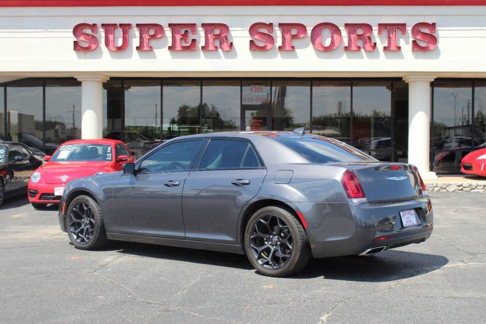 2019 Gray Chrysler 300 Touring (2C3CCAAG3KH) with an 3.6L V6 SOHC 24V engine, 8A transmission, located at 4301 NW 39th , Oklahoma City, OK, 73112, (405) 949-5600, 35.512135, -97.598671 - NO DRIVERS LICENCE -NO FULL COVERAGE INSURANCE - NO CREDIT CHECK. COME ON OVER TO SUPERSPORTS, TAKE A LOOK AND TEST DRIVE. PLEASE GIVE US A CALL AT (405) 949-5600. NO LICENCIA DE CONDUCIR - NO SEGURO DE COBERTURA TOTAL - NO VERIFICACION DE CREDITO. VISITENOS EN SUPERSPORTS, MIRE NUESTRO - Photo#4
