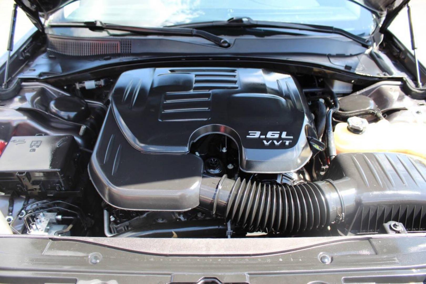 2019 Gray Chrysler 300 Touring (2C3CCAAG3KH) with an 3.6L V6 SOHC 24V engine, 8A transmission, located at 4301 NW 39th , Oklahoma City, OK, 73112, (405) 949-5600, 35.512135, -97.598671 - NO DRIVERS LICENCE -NO FULL COVERAGE INSURANCE - NO CREDIT CHECK. COME ON OVER TO SUPERSPORTS, TAKE A LOOK AND TEST DRIVE. PLEASE GIVE US A CALL AT (405) 949-5600. NO LICENCIA DE CONDUCIR - NO SEGURO DE COBERTURA TOTAL - NO VERIFICACION DE CREDITO. VISITENOS EN SUPERSPORTS, MIRE NUESTRO - Photo#7