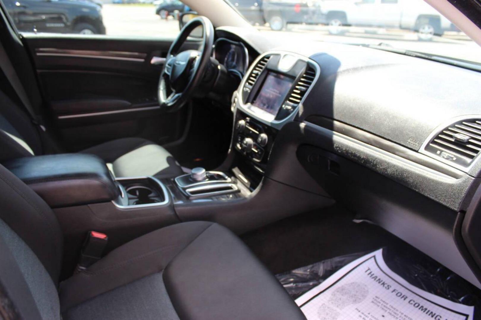 2019 Gray Chrysler 300 Touring (2C3CCAAG3KH) with an 3.6L V6 SOHC 24V engine, 8A transmission, located at 4301 NW 39th , Oklahoma City, OK, 73112, (405) 949-5600, 35.512135, -97.598671 - NO DRIVERS LICENCE -NO FULL COVERAGE INSURANCE - NO CREDIT CHECK. COME ON OVER TO SUPERSPORTS, TAKE A LOOK AND TEST DRIVE. PLEASE GIVE US A CALL AT (405) 949-5600. NO LICENCIA DE CONDUCIR - NO SEGURO DE COBERTURA TOTAL - NO VERIFICACION DE CREDITO. VISITENOS EN SUPERSPORTS, MIRE NUESTRO - Photo#8