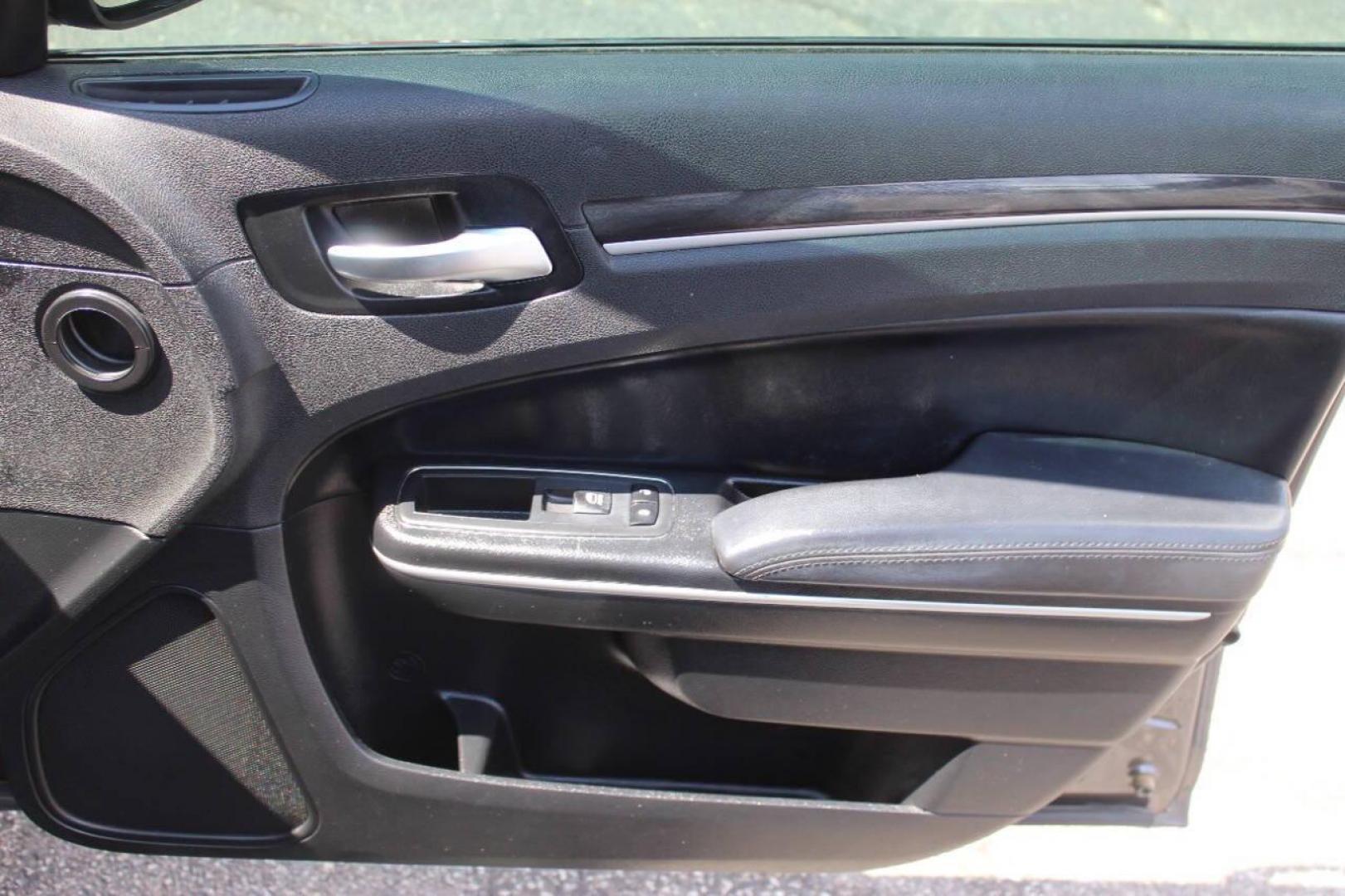 2019 Gray Chrysler 300 Touring (2C3CCAAG3KH) with an 3.6L V6 SOHC 24V engine, 8A transmission, located at 4301 NW 39th , Oklahoma City, OK, 73112, (405) 949-5600, 35.512135, -97.598671 - NO DRIVERS LICENCE -NO FULL COVERAGE INSURANCE - NO CREDIT CHECK. COME ON OVER TO SUPERSPORTS, TAKE A LOOK AND TEST DRIVE. PLEASE GIVE US A CALL AT (405) 949-5600. NO LICENCIA DE CONDUCIR - NO SEGURO DE COBERTURA TOTAL - NO VERIFICACION DE CREDITO. VISITENOS EN SUPERSPORTS, MIRE NUESTRO - Photo#9