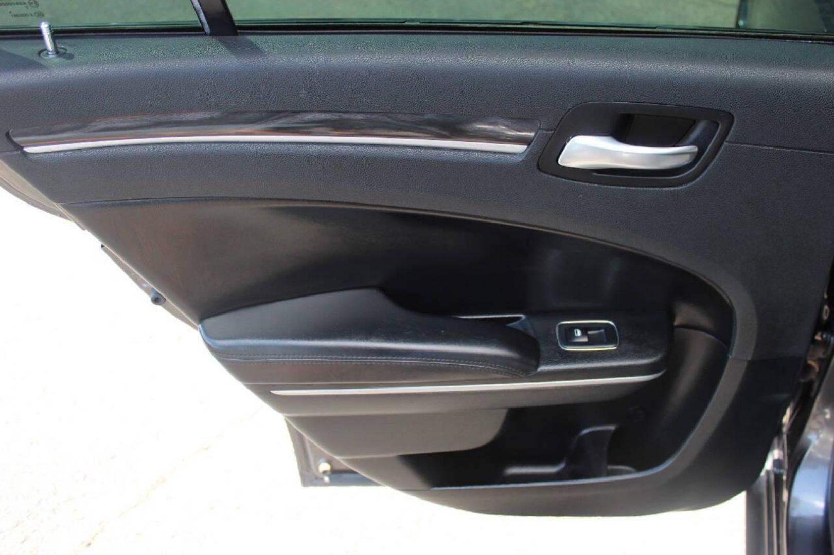 2019 Gray Chrysler 300 Touring (2C3CCAAG3KH) with an 3.6L V6 SOHC 24V engine, 8A transmission, located at 4301 NW 39th , Oklahoma City, OK, 73112, (405) 949-5600, 35.512135, -97.598671 - NO DRIVERS LICENCE -NO FULL COVERAGE INSURANCE - NO CREDIT CHECK. COME ON OVER TO SUPERSPORTS, TAKE A LOOK AND TEST DRIVE. PLEASE GIVE US A CALL AT (405) 949-5600. NO LICENCIA DE CONDUCIR - NO SEGURO DE COBERTURA TOTAL - NO VERIFICACION DE CREDITO. VISITENOS EN SUPERSPORTS, MIRE NUESTRO - Photo#14