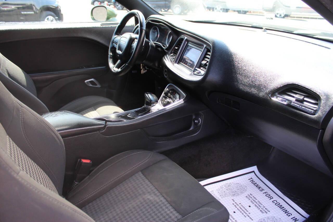 2018 Green Dodge Challenger R/T Plus (2C3CDZBT2JH) with an 5.7L V8 OHV 16V engine, 6A transmission, located at 4301 NW 39th , Oklahoma City, OK, 73112, (405) 949-5600, 35.512135, -97.598671 - NO DRIVERS LICENCE -NO FULL COVERAGE INSURANCE - NO CREDIT CHECK. COME ON OVER TO SUPERSPORTS, TAKE A LOOK AND TEST DRIVE. PLEASE GIVE US A CALL AT (405) 949-5600. NO LICENCIA DE CONDUCIR - NO SEGURO DE COBERTURA TOTAL - NO VERIFICACION DE CREDITO. VISITENOS EN SUPERSPORTS, MIRE NUESTRO - Photo#8