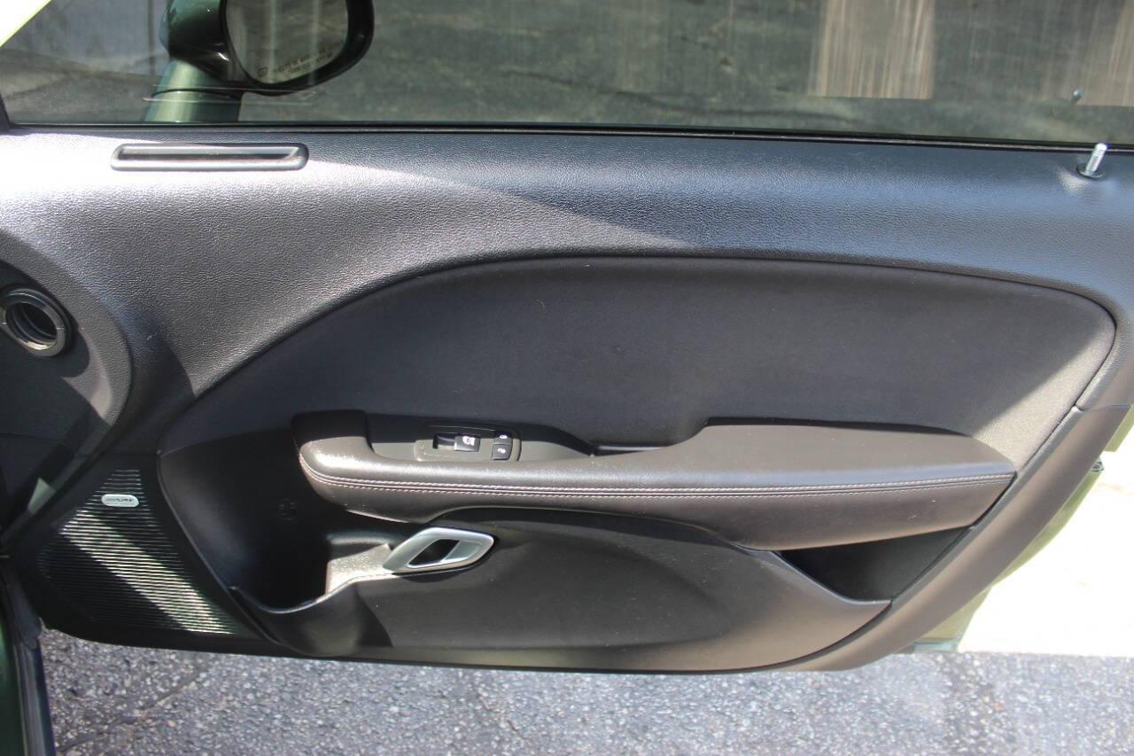 2018 Green Dodge Challenger R/T Plus (2C3CDZBT2JH) with an 5.7L V8 OHV 16V engine, 6A transmission, located at 4301 NW 39th , Oklahoma City, OK, 73112, (405) 949-5600, 35.512135, -97.598671 - NO DRIVERS LICENCE -NO FULL COVERAGE INSURANCE - NO CREDIT CHECK. COME ON OVER TO SUPERSPORTS, TAKE A LOOK AND TEST DRIVE. PLEASE GIVE US A CALL AT (405) 949-5600. NO LICENCIA DE CONDUCIR - NO SEGURO DE COBERTURA TOTAL - NO VERIFICACION DE CREDITO. VISITENOS EN SUPERSPORTS, MIRE NUESTRO - Photo#9