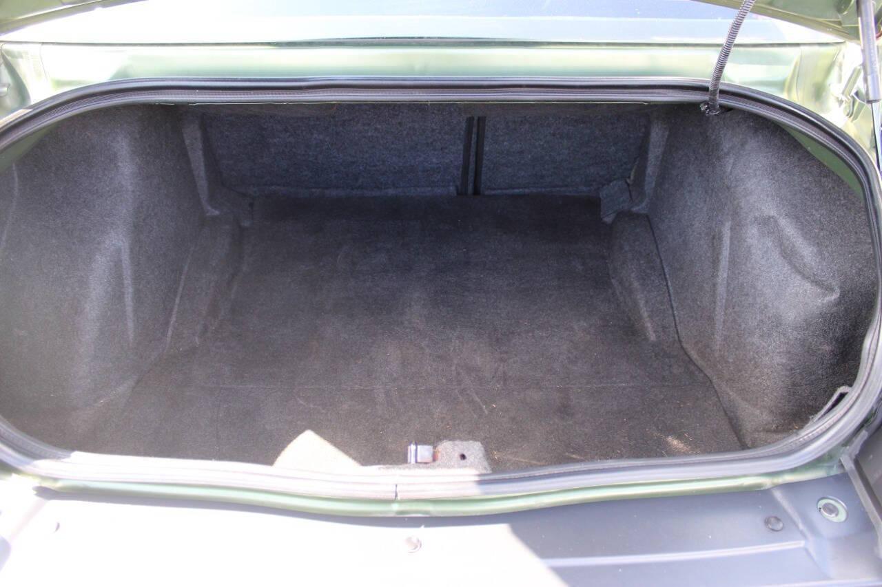 2018 Green Dodge Challenger R/T Plus (2C3CDZBT2JH) with an 5.7L V8 OHV 16V engine, 6A transmission, located at 4301 NW 39th , Oklahoma City, OK, 73112, (405) 949-5600, 35.512135, -97.598671 - NO DRIVERS LICENCE -NO FULL COVERAGE INSURANCE - NO CREDIT CHECK. COME ON OVER TO SUPERSPORTS, TAKE A LOOK AND TEST DRIVE. PLEASE GIVE US A CALL AT (405) 949-5600. NO LICENCIA DE CONDUCIR - NO SEGURO DE COBERTURA TOTAL - NO VERIFICACION DE CREDITO. VISITENOS EN SUPERSPORTS, MIRE NUESTRO - Photo#10