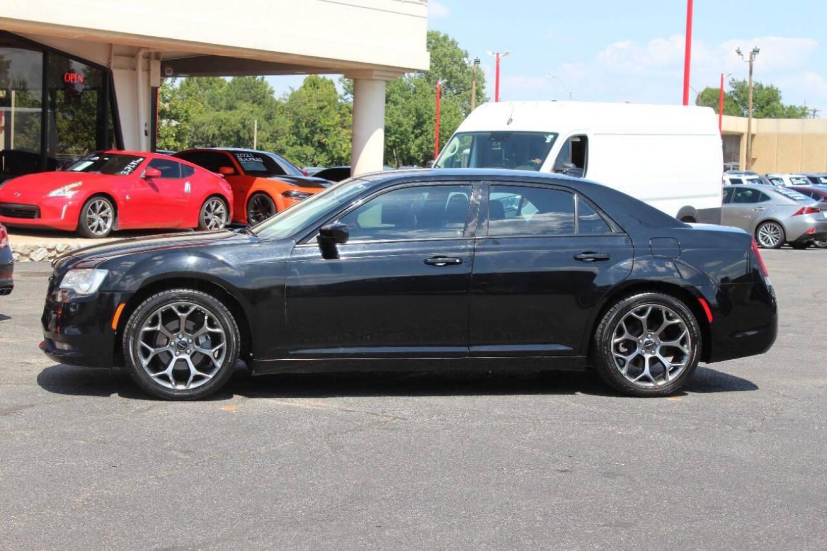 2018 Black Chrysler 300 Limited RWD (2C3CCAAG6JH) with an 3.6L V6 SOHC 24V engine, 8A transmission, located at 4301 NW 39th , Oklahoma City, OK, 73112, (405) 949-5600, 35.512135, -97.598671 - NO DRIVERS LICENCE -NO FULL COVERAGE INSURANCE - NO CREDIT CHECK. COME ON OVER TO SUPERSPORTS, TAKE A LOOK AND TEST DRIVE. PLEASE GIVE US A CALL AT (405) 949-5600. NO LICENCIA DE CONDUCIR - NO SEGURO DE COBERTURA TOTAL - NO VERIFICACION DE CREDITO. VISITENOS EN SUPERSPORTS, MIRE NUESTRO - Photo#4