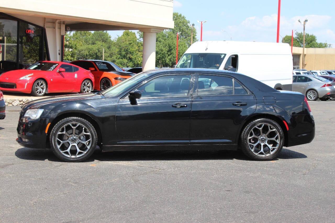 2018 Black Chrysler 300 Limited RWD (2C3CCAAG6JH) with an 3.6L V6 SOHC 24V engine, 8A transmission, located at 4301 NW 39th , Oklahoma City, OK, 73112, (405) 949-5600, 35.512135, -97.598671 - NO DRIVERS LICENCE -NO FULL COVERAGE INSURANCE - NO CREDIT CHECK. COME ON OVER TO SUPERSPORTS, TAKE A LOOK AND TEST DRIVE. PLEASE GIVE US A CALL AT (405) 949-5600. NO LICENCIA DE CONDUCIR - NO SEGURO DE COBERTURA TOTAL - NO VERIFICACION DE CREDITO. VISITENOS EN SUPERSPORTS, MIRE NUESTRO - Photo#5
