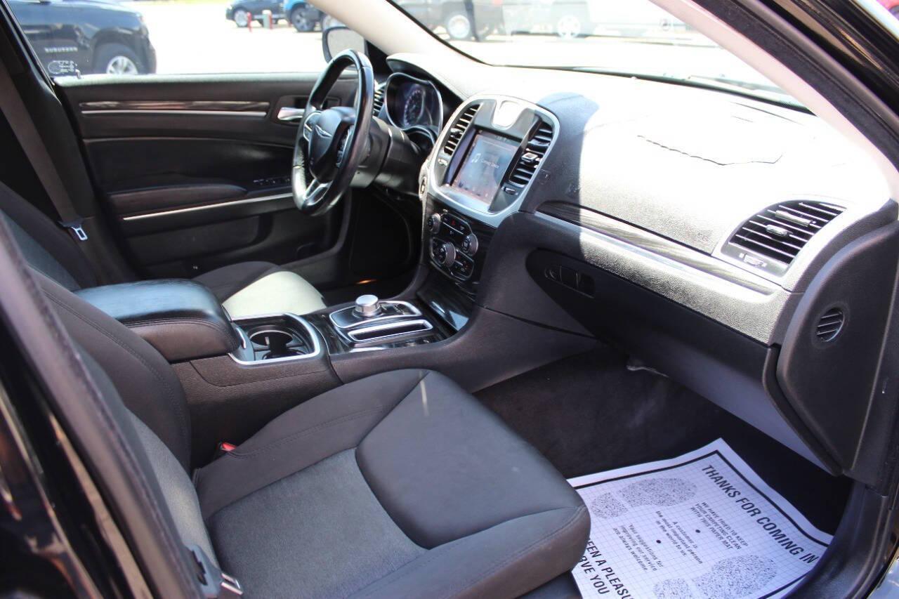 2018 Black Chrysler 300 Limited RWD (2C3CCAAG6JH) with an 3.6L V6 SOHC 24V engine, 8A transmission, located at 4301 NW 39th , Oklahoma City, OK, 73112, (405) 949-5600, 35.512135, -97.598671 - NO DRIVERS LICENCE -NO FULL COVERAGE INSURANCE - NO CREDIT CHECK. COME ON OVER TO SUPERSPORTS, TAKE A LOOK AND TEST DRIVE. PLEASE GIVE US A CALL AT (405) 949-5600. NO LICENCIA DE CONDUCIR - NO SEGURO DE COBERTURA TOTAL - NO VERIFICACION DE CREDITO. VISITENOS EN SUPERSPORTS, MIRE NUESTRO - Photo#8