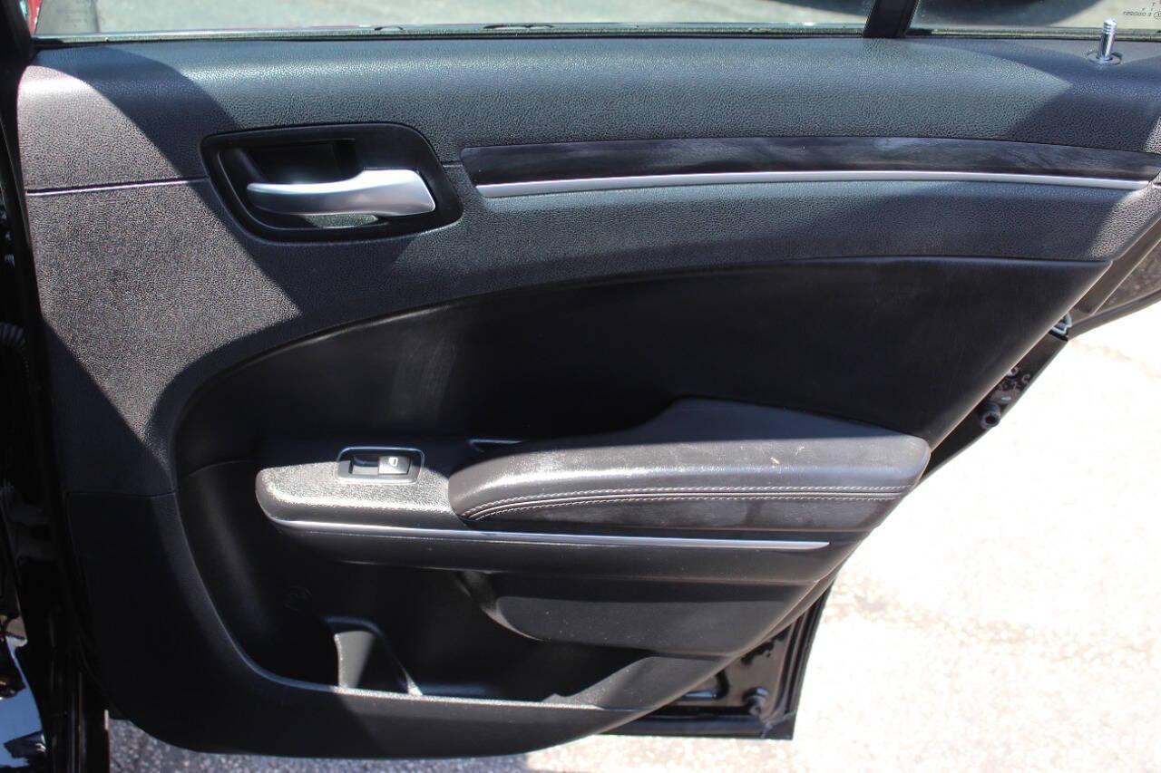 2018 Black Chrysler 300 Limited RWD (2C3CCAAG6JH) with an 3.6L V6 SOHC 24V engine, 8A transmission, located at 4301 NW 39th , Oklahoma City, OK, 73112, (405) 949-5600, 35.512135, -97.598671 - NO DRIVERS LICENCE -NO FULL COVERAGE INSURANCE - NO CREDIT CHECK. COME ON OVER TO SUPERSPORTS, TAKE A LOOK AND TEST DRIVE. PLEASE GIVE US A CALL AT (405) 949-5600. NO LICENCIA DE CONDUCIR - NO SEGURO DE COBERTURA TOTAL - NO VERIFICACION DE CREDITO. VISITENOS EN SUPERSPORTS, MIRE NUESTRO - Photo#11