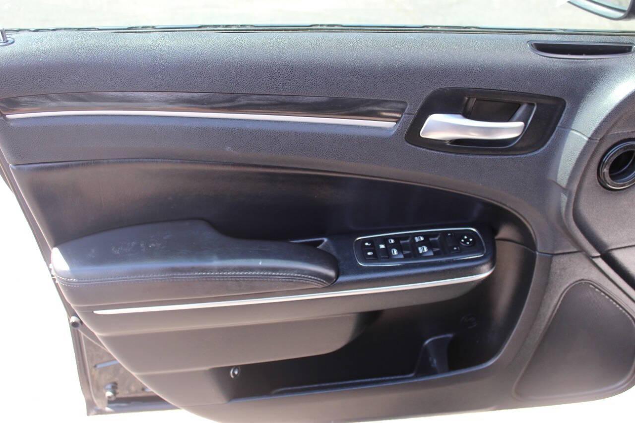 2018 Black Chrysler 300 Limited RWD (2C3CCAAG6JH) with an 3.6L V6 SOHC 24V engine, 8A transmission, located at 4301 NW 39th , Oklahoma City, OK, 73112, (405) 949-5600, 35.512135, -97.598671 - NO DRIVERS LICENCE -NO FULL COVERAGE INSURANCE - NO CREDIT CHECK. COME ON OVER TO SUPERSPORTS, TAKE A LOOK AND TEST DRIVE. PLEASE GIVE US A CALL AT (405) 949-5600. NO LICENCIA DE CONDUCIR - NO SEGURO DE COBERTURA TOTAL - NO VERIFICACION DE CREDITO. VISITENOS EN SUPERSPORTS, MIRE NUESTRO - Photo#16