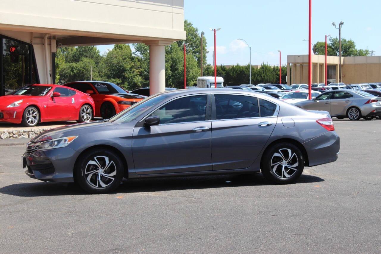 2016 Gray Honda Accord LX Sedan CVT (1HGCR2F3XGA) with an 2.4L L4 DOHC 16V engine, CVT transmission, located at 4301 NW 39th , Oklahoma City, OK, 73112, (405) 949-5600, 35.512135, -97.598671 - NO DRIVERS LICENCE -NO FULL COVERAGE INSURANCE - NO CREDIT CHECK. COME ON OVER TO SUPERSPORTS, TAKE A LOOK AND TEST DRIVE. PLEASE GIVE US A CALL AT (405) 949-5600. NO LICENCIA DE CONDUCIR - NO SEGURO DE COBERTURA TOTAL - NO VERIFICACION DE CREDITO. VISITENOS EN SUPERSPORTS, MIRE NUESTRO - Photo#5