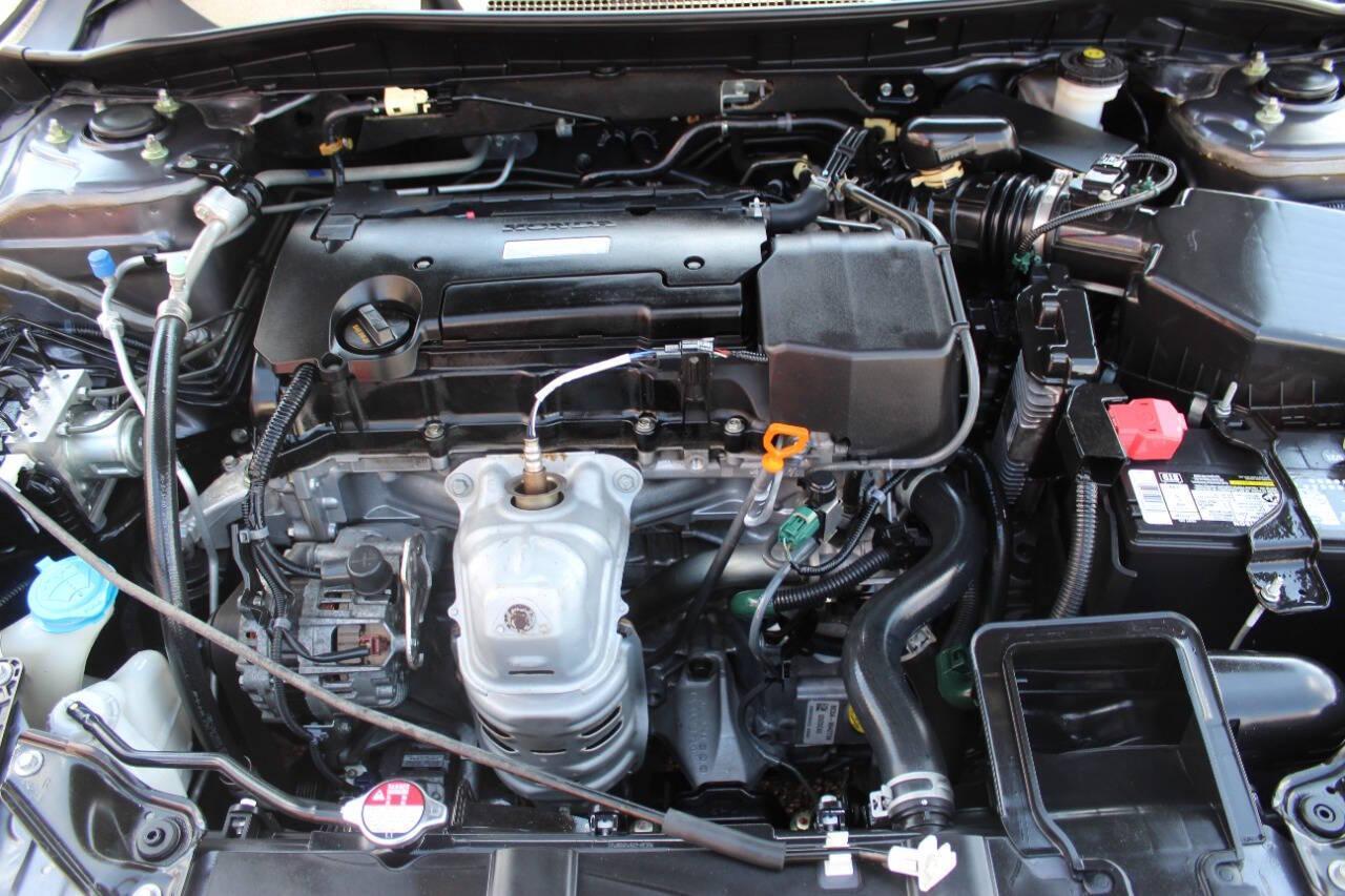 2016 Gray Honda Accord LX Sedan CVT (1HGCR2F3XGA) with an 2.4L L4 DOHC 16V engine, CVT transmission, located at 4301 NW 39th , Oklahoma City, OK, 73112, (405) 949-5600, 35.512135, -97.598671 - NO DRIVERS LICENCE -NO FULL COVERAGE INSURANCE - NO CREDIT CHECK. COME ON OVER TO SUPERSPORTS, TAKE A LOOK AND TEST DRIVE. PLEASE GIVE US A CALL AT (405) 949-5600. NO LICENCIA DE CONDUCIR - NO SEGURO DE COBERTURA TOTAL - NO VERIFICACION DE CREDITO. VISITENOS EN SUPERSPORTS, MIRE NUESTRO - Photo#7