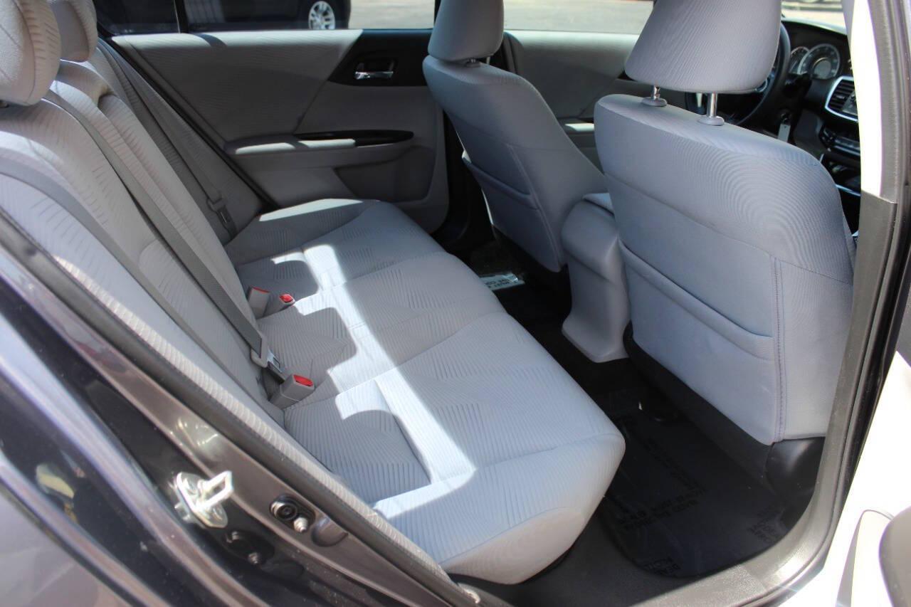 2016 Gray Honda Accord LX Sedan CVT (1HGCR2F3XGA) with an 2.4L L4 DOHC 16V engine, CVT transmission, located at 4301 NW 39th , Oklahoma City, OK, 73112, (405) 949-5600, 35.512135, -97.598671 - NO DRIVERS LICENCE -NO FULL COVERAGE INSURANCE - NO CREDIT CHECK. COME ON OVER TO SUPERSPORTS, TAKE A LOOK AND TEST DRIVE. PLEASE GIVE US A CALL AT (405) 949-5600. NO LICENCIA DE CONDUCIR - NO SEGURO DE COBERTURA TOTAL - NO VERIFICACION DE CREDITO. VISITENOS EN SUPERSPORTS, MIRE NUESTRO - Photo#10