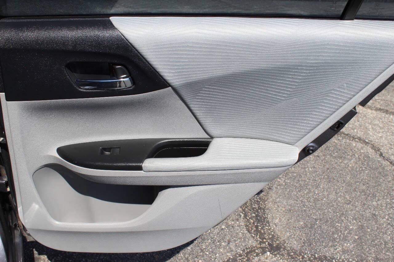 2016 Gray Honda Accord LX Sedan CVT (1HGCR2F3XGA) with an 2.4L L4 DOHC 16V engine, CVT transmission, located at 4301 NW 39th , Oklahoma City, OK, 73112, (405) 949-5600, 35.512135, -97.598671 - NO DRIVERS LICENCE -NO FULL COVERAGE INSURANCE - NO CREDIT CHECK. COME ON OVER TO SUPERSPORTS, TAKE A LOOK AND TEST DRIVE. PLEASE GIVE US A CALL AT (405) 949-5600. NO LICENCIA DE CONDUCIR - NO SEGURO DE COBERTURA TOTAL - NO VERIFICACION DE CREDITO. VISITENOS EN SUPERSPORTS, MIRE NUESTRO - Photo#11