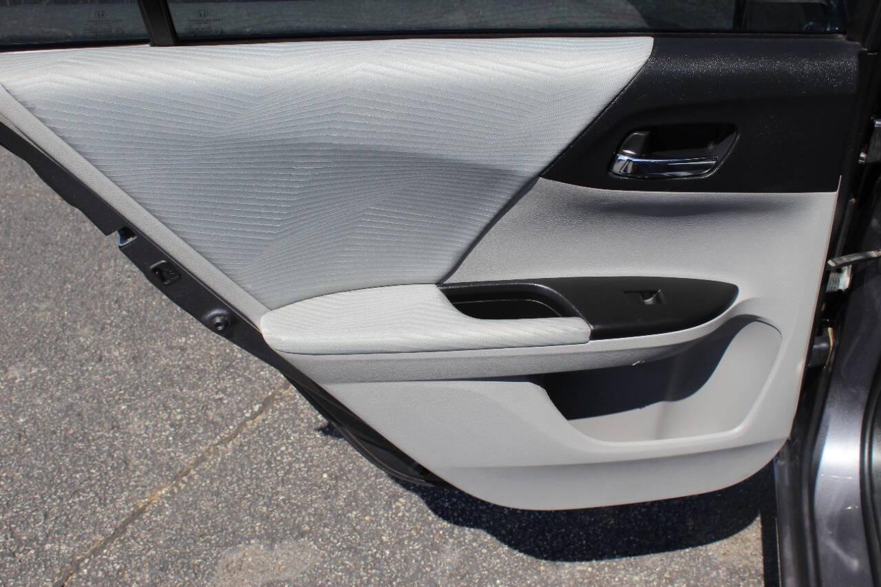 2016 Gray Honda Accord LX Sedan CVT (1HGCR2F3XGA) with an 2.4L L4 DOHC 16V engine, CVT transmission, located at 4301 NW 39th , Oklahoma City, OK, 73112, (405) 949-5600, 35.512135, -97.598671 - NO DRIVERS LICENCE -NO FULL COVERAGE INSURANCE - NO CREDIT CHECK. COME ON OVER TO SUPERSPORTS, TAKE A LOOK AND TEST DRIVE. PLEASE GIVE US A CALL AT (405) 949-5600. NO LICENCIA DE CONDUCIR - NO SEGURO DE COBERTURA TOTAL - NO VERIFICACION DE CREDITO. VISITENOS EN SUPERSPORTS, MIRE NUESTRO - Photo#14