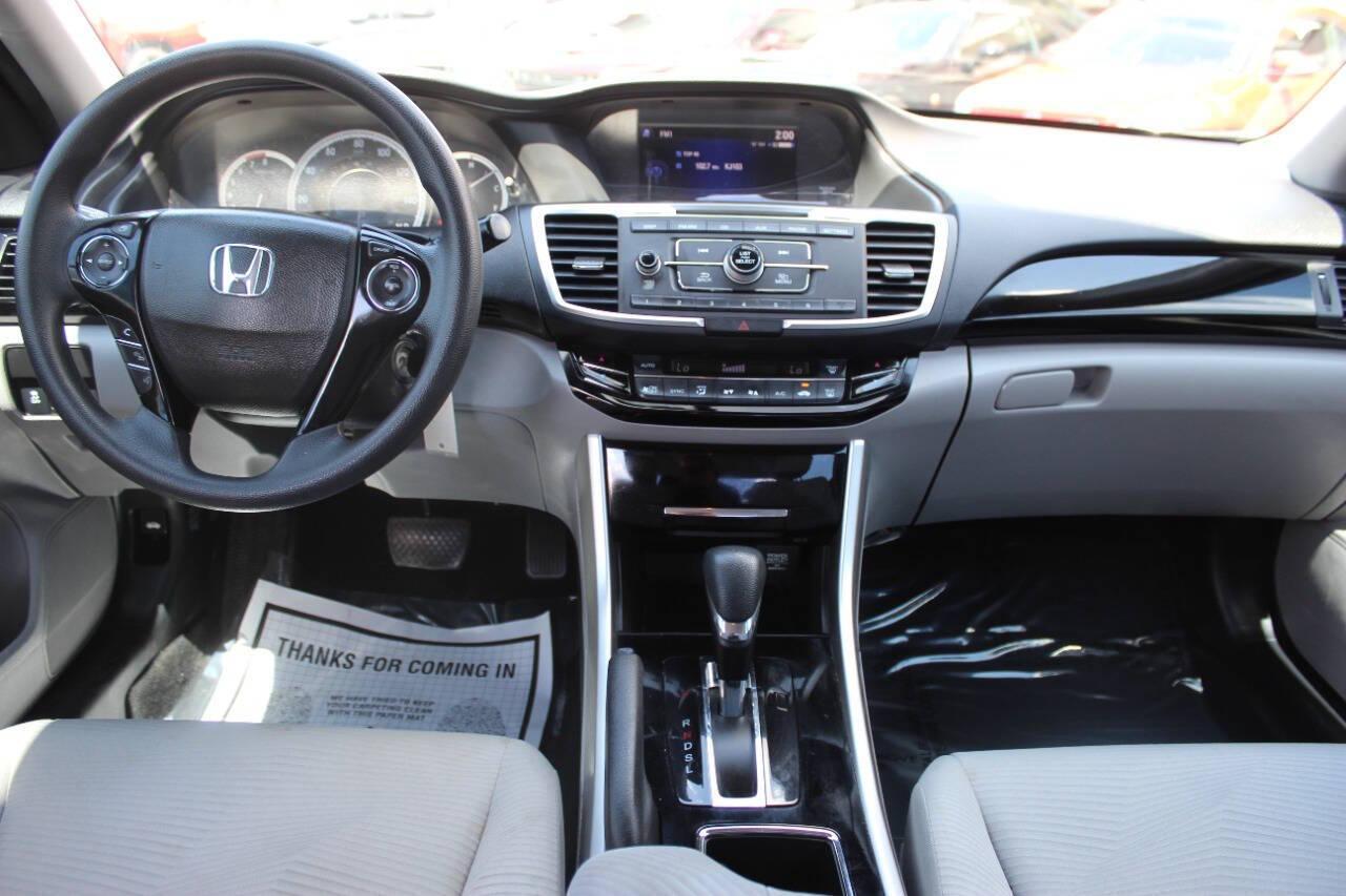 2016 Gray Honda Accord LX Sedan CVT (1HGCR2F3XGA) with an 2.4L L4 DOHC 16V engine, CVT transmission, located at 4301 NW 39th , Oklahoma City, OK, 73112, (405) 949-5600, 35.512135, -97.598671 - NO DRIVERS LICENCE -NO FULL COVERAGE INSURANCE - NO CREDIT CHECK. COME ON OVER TO SUPERSPORTS, TAKE A LOOK AND TEST DRIVE. PLEASE GIVE US A CALL AT (405) 949-5600. NO LICENCIA DE CONDUCIR - NO SEGURO DE COBERTURA TOTAL - NO VERIFICACION DE CREDITO. VISITENOS EN SUPERSPORTS, MIRE NUESTRO - Photo#17