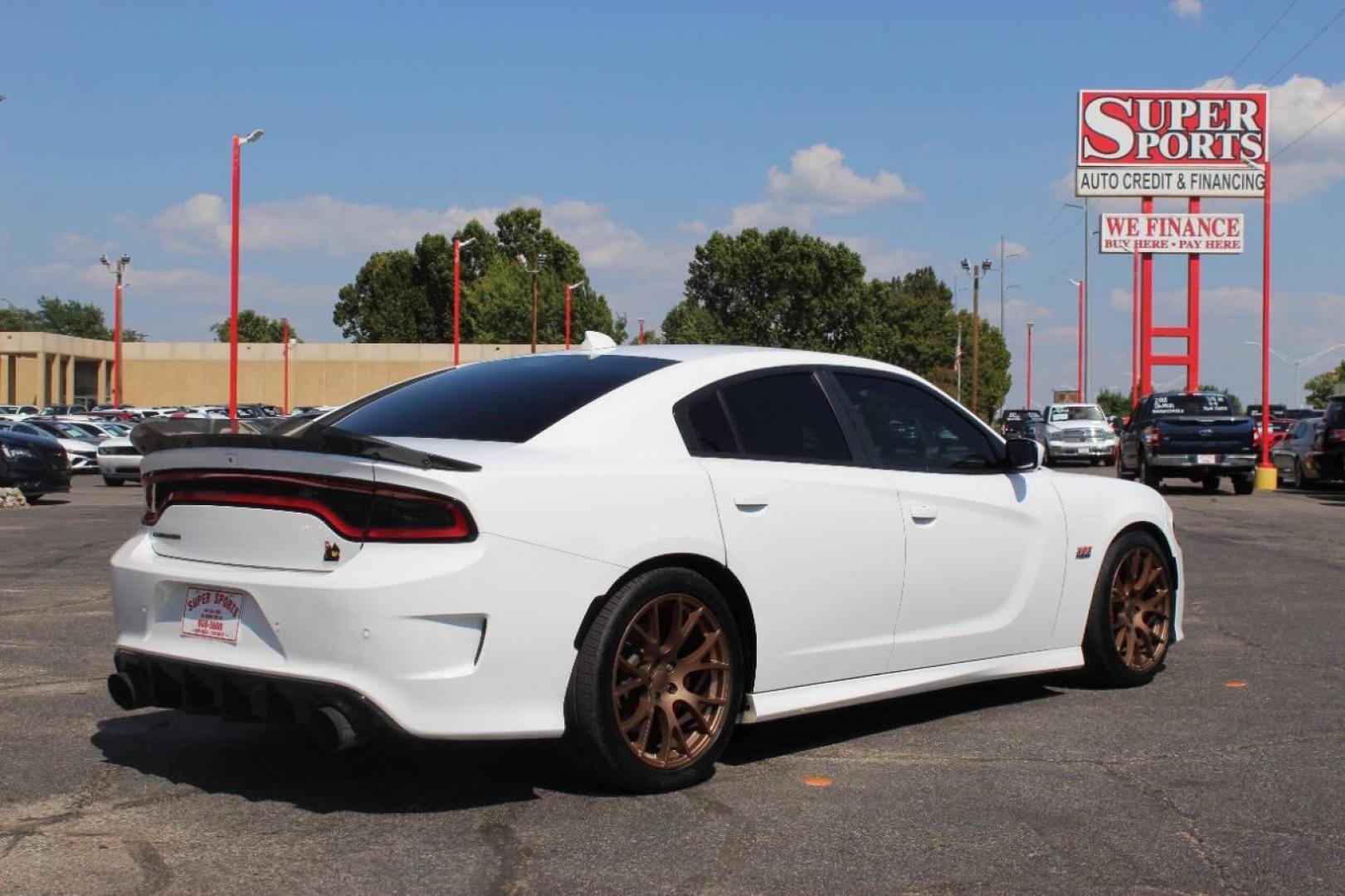 2018 White Dodge Charger SRT 392 (2C3CDXGJ8JH) with an 6.4L V8 OHV 16V engine, 5A transmission, located at 4301 NW 39th , Oklahoma City, OK, 73112, (405) 949-5600, 35.512135, -97.598671 - NO DRIVERS LICENCE -NO FULL COVERAGE INSURANCE - NO CREDIT CHECK. COME ON OVER TO SUPERSPORTS, TAKE A LOOK AND TEST DRIVE. PLEASE GIVE US A CALL AT (405) 949-5600. NO LICENCIA DE CONDUCIR - NO SEGURO DE COBERTURA TOTAL - NO VERIFICACION DE CREDITO. VISITENOS EN SUPERSPORTS, MIRE NUESTRO - Photo#3