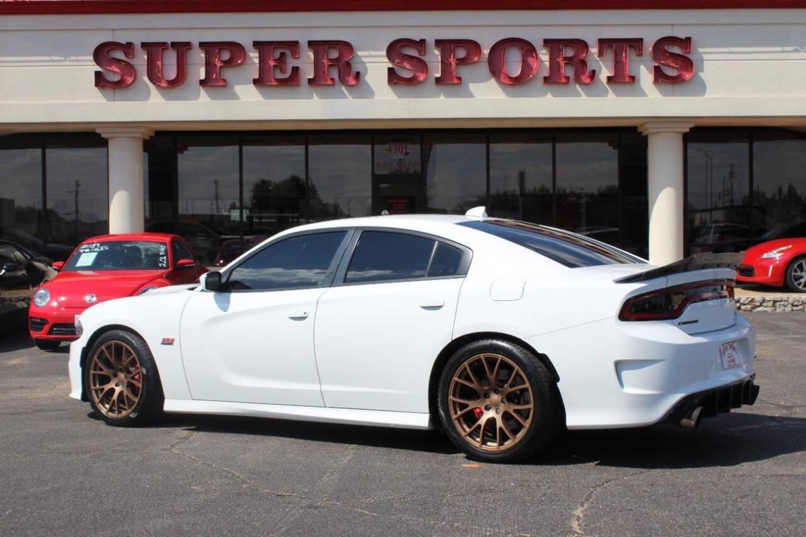 2018 White Dodge Charger SRT 392 (2C3CDXGJ8JH) with an 6.4L V8 OHV 16V engine, 5A transmission, located at 4301 NW 39th , Oklahoma City, OK, 73112, (405) 949-5600, 35.512135, -97.598671 - NO DRIVERS LICENCE -NO FULL COVERAGE INSURANCE - NO CREDIT CHECK. COME ON OVER TO SUPERSPORTS, TAKE A LOOK AND TEST DRIVE. PLEASE GIVE US A CALL AT (405) 949-5600. NO LICENCIA DE CONDUCIR - NO SEGURO DE COBERTURA TOTAL - NO VERIFICACION DE CREDITO. VISITENOS EN SUPERSPORTS, MIRE NUESTRO - Photo#4
