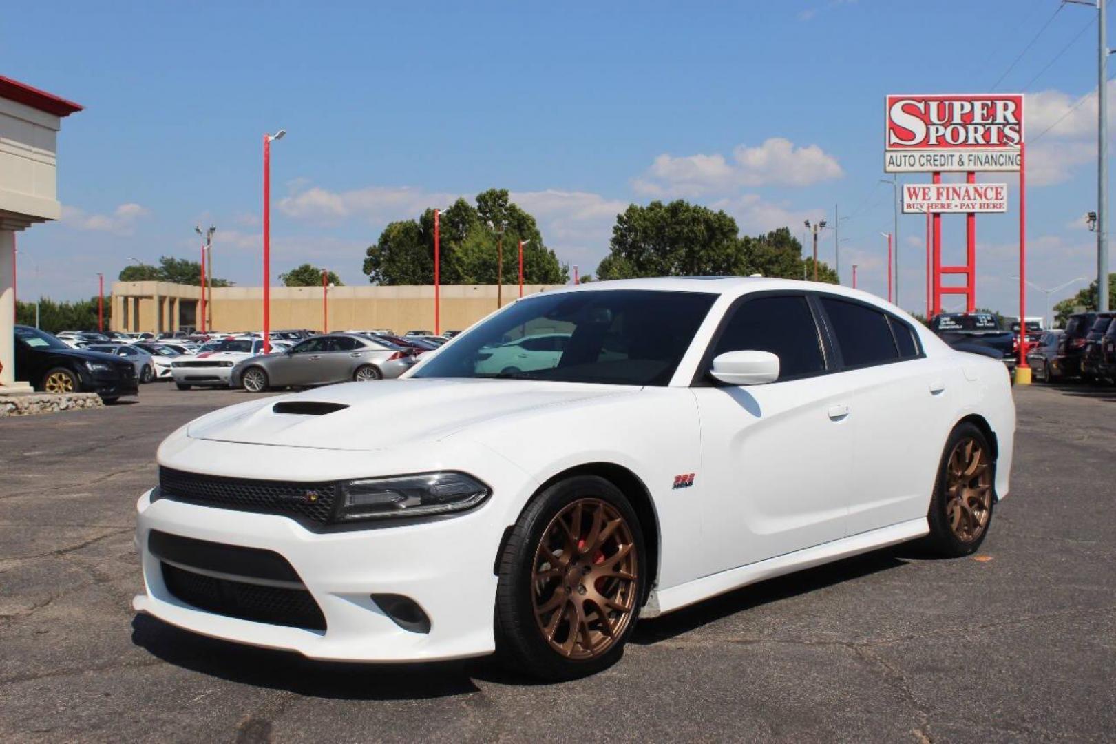 2018 White Dodge Charger SRT 392 (2C3CDXGJ8JH) with an 6.4L V8 OHV 16V engine, 5A transmission, located at 4301 NW 39th , Oklahoma City, OK, 73112, (405) 949-5600, 35.512135, -97.598671 - NO DRIVERS LICENCE -NO FULL COVERAGE INSURANCE - NO CREDIT CHECK. COME ON OVER TO SUPERSPORTS, TAKE A LOOK AND TEST DRIVE. PLEASE GIVE US A CALL AT (405) 949-5600. NO LICENCIA DE CONDUCIR - NO SEGURO DE COBERTURA TOTAL - NO VERIFICACION DE CREDITO. VISITENOS EN SUPERSPORTS, MIRE NUESTRO - Photo#6