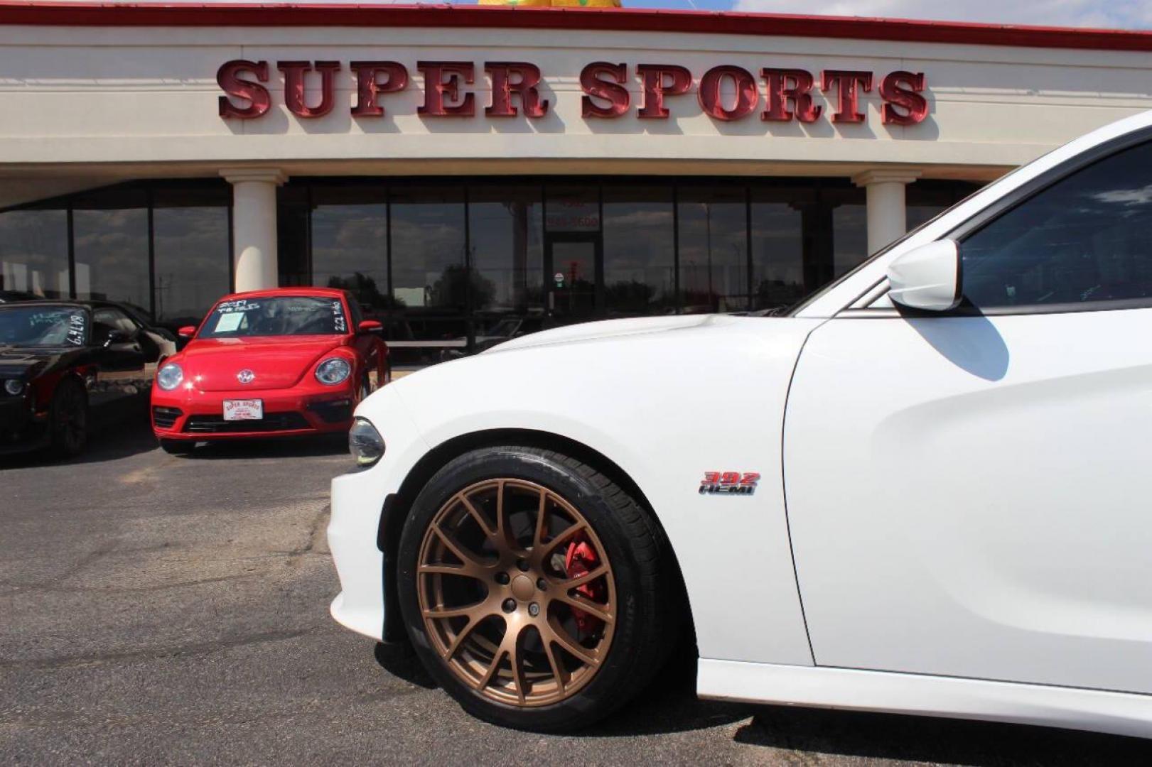 2018 White Dodge Charger SRT 392 (2C3CDXGJ8JH) with an 6.4L V8 OHV 16V engine, 5A transmission, located at 4301 NW 39th , Oklahoma City, OK, 73112, (405) 949-5600, 35.512135, -97.598671 - NO DRIVERS LICENCE -NO FULL COVERAGE INSURANCE - NO CREDIT CHECK. COME ON OVER TO SUPERSPORTS, TAKE A LOOK AND TEST DRIVE. PLEASE GIVE US A CALL AT (405) 949-5600. NO LICENCIA DE CONDUCIR - NO SEGURO DE COBERTURA TOTAL - NO VERIFICACION DE CREDITO. VISITENOS EN SUPERSPORTS, MIRE NUESTRO - Photo#7