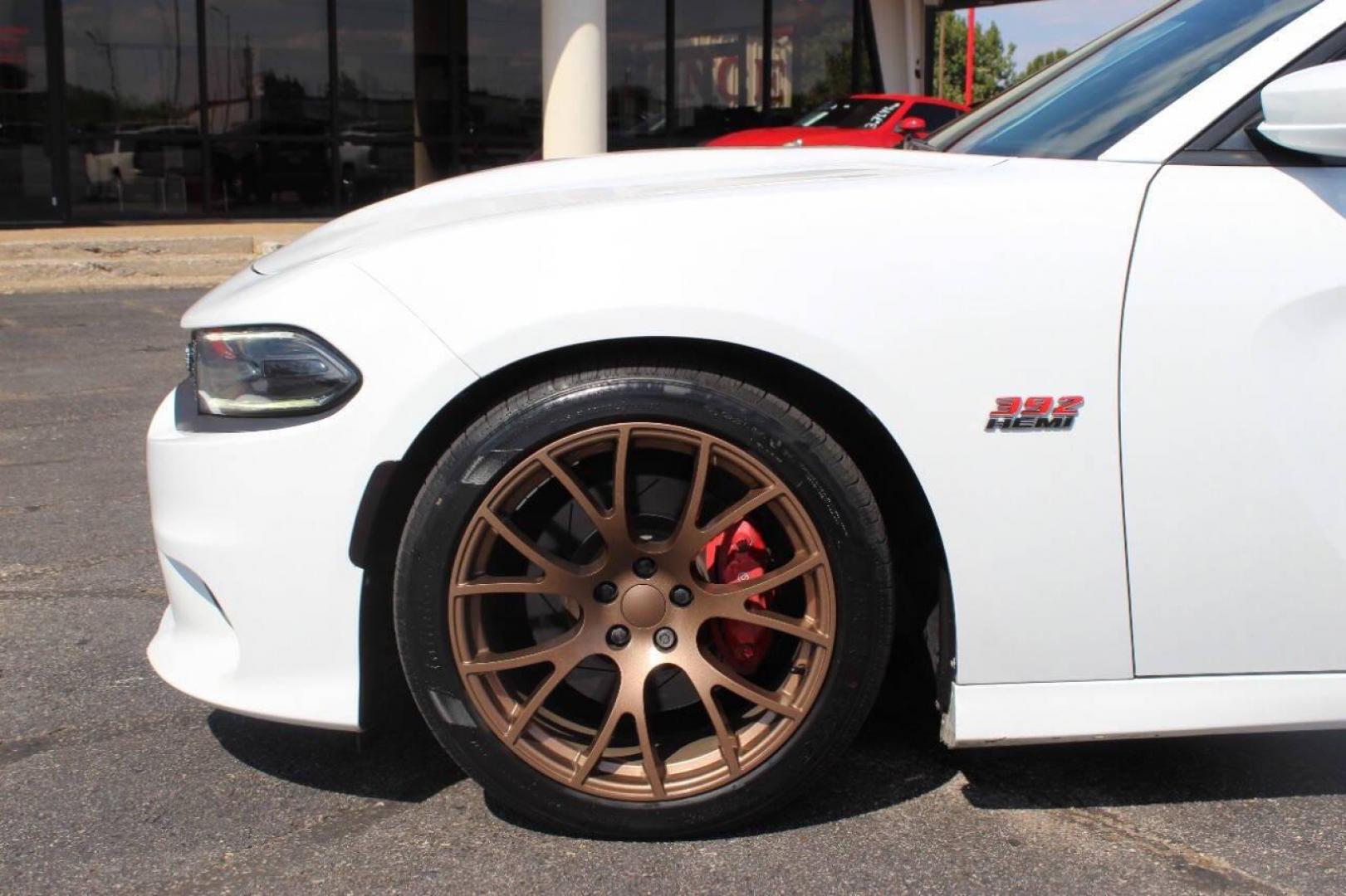 2018 White Dodge Charger SRT 392 (2C3CDXGJ8JH) with an 6.4L V8 OHV 16V engine, 5A transmission, located at 4301 NW 39th , Oklahoma City, OK, 73112, (405) 949-5600, 35.512135, -97.598671 - NO DRIVERS LICENCE -NO FULL COVERAGE INSURANCE - NO CREDIT CHECK. COME ON OVER TO SUPERSPORTS, TAKE A LOOK AND TEST DRIVE. PLEASE GIVE US A CALL AT (405) 949-5600. NO LICENCIA DE CONDUCIR - NO SEGURO DE COBERTURA TOTAL - NO VERIFICACION DE CREDITO. VISITENOS EN SUPERSPORTS, MIRE NUESTRO - Photo#8