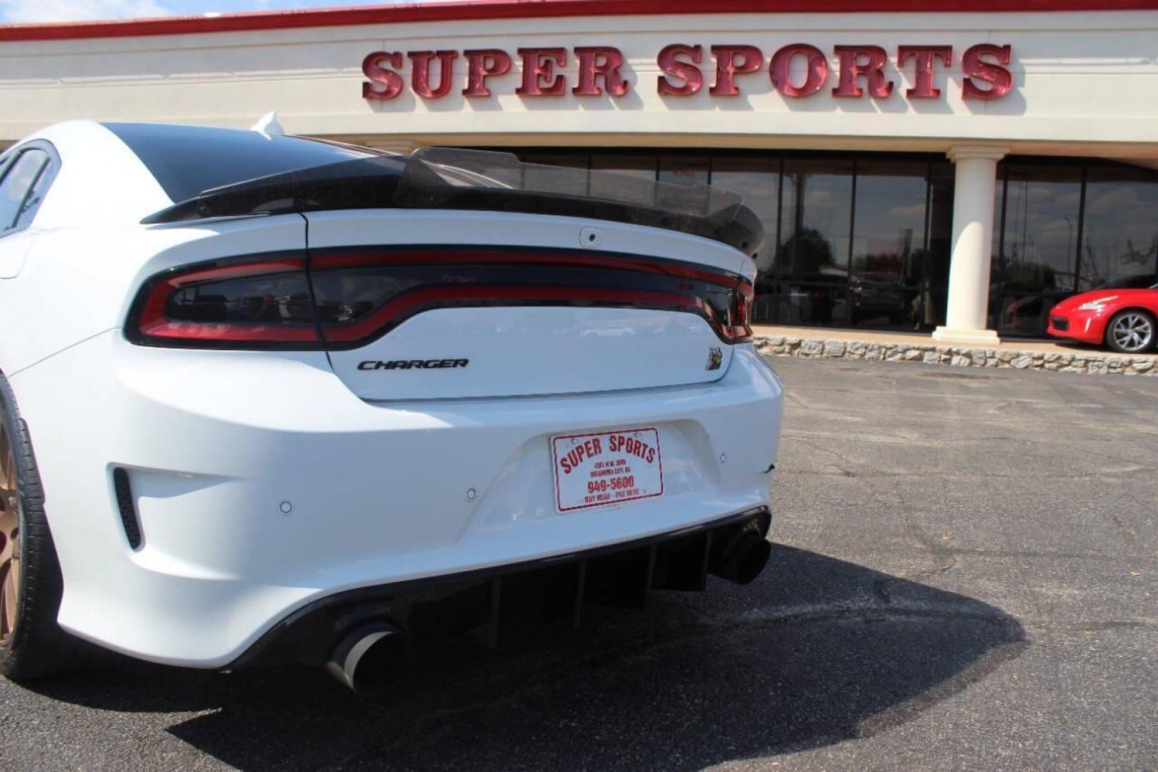 2018 White Dodge Charger SRT 392 (2C3CDXGJ8JH) with an 6.4L V8 OHV 16V engine, 5A transmission, located at 4301 NW 39th , Oklahoma City, OK, 73112, (405) 949-5600, 35.512135, -97.598671 - NO DRIVERS LICENCE -NO FULL COVERAGE INSURANCE - NO CREDIT CHECK. COME ON OVER TO SUPERSPORTS, TAKE A LOOK AND TEST DRIVE. PLEASE GIVE US A CALL AT (405) 949-5600. NO LICENCIA DE CONDUCIR - NO SEGURO DE COBERTURA TOTAL - NO VERIFICACION DE CREDITO. VISITENOS EN SUPERSPORTS, MIRE NUESTRO - Photo#10