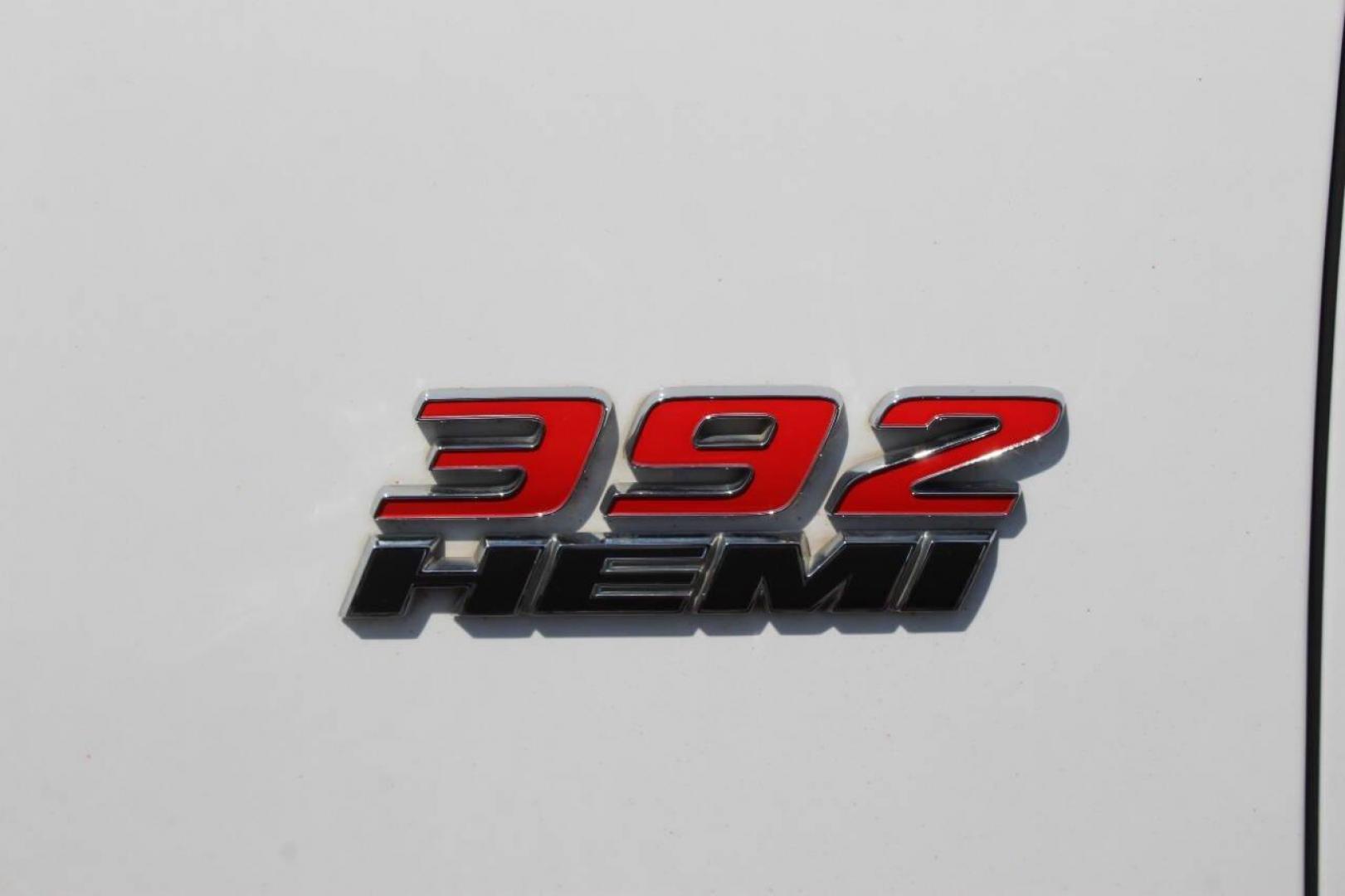 2018 White Dodge Charger SRT 392 (2C3CDXGJ8JH) with an 6.4L V8 OHV 16V engine, 5A transmission, located at 4301 NW 39th , Oklahoma City, OK, 73112, (405) 949-5600, 35.512135, -97.598671 - NO DRIVERS LICENCE -NO FULL COVERAGE INSURANCE - NO CREDIT CHECK. COME ON OVER TO SUPERSPORTS, TAKE A LOOK AND TEST DRIVE. PLEASE GIVE US A CALL AT (405) 949-5600. NO LICENCIA DE CONDUCIR - NO SEGURO DE COBERTURA TOTAL - NO VERIFICACION DE CREDITO. VISITENOS EN SUPERSPORTS, MIRE NUESTRO - Photo#12