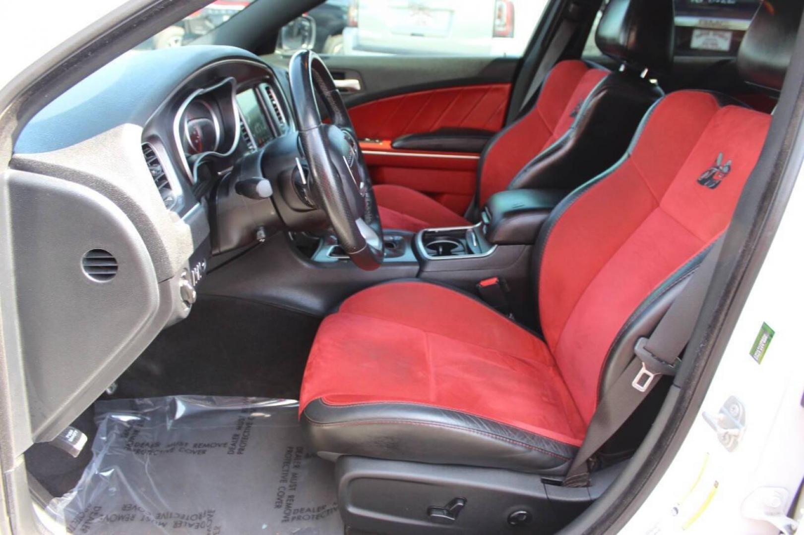 2018 White Dodge Charger SRT 392 (2C3CDXGJ8JH) with an 6.4L V8 OHV 16V engine, 5A transmission, located at 4301 NW 39th , Oklahoma City, OK, 73112, (405) 949-5600, 35.512135, -97.598671 - NO DRIVERS LICENCE -NO FULL COVERAGE INSURANCE - NO CREDIT CHECK. COME ON OVER TO SUPERSPORTS, TAKE A LOOK AND TEST DRIVE. PLEASE GIVE US A CALL AT (405) 949-5600. NO LICENCIA DE CONDUCIR - NO SEGURO DE COBERTURA TOTAL - NO VERIFICACION DE CREDITO. VISITENOS EN SUPERSPORTS, MIRE NUESTRO - Photo#21