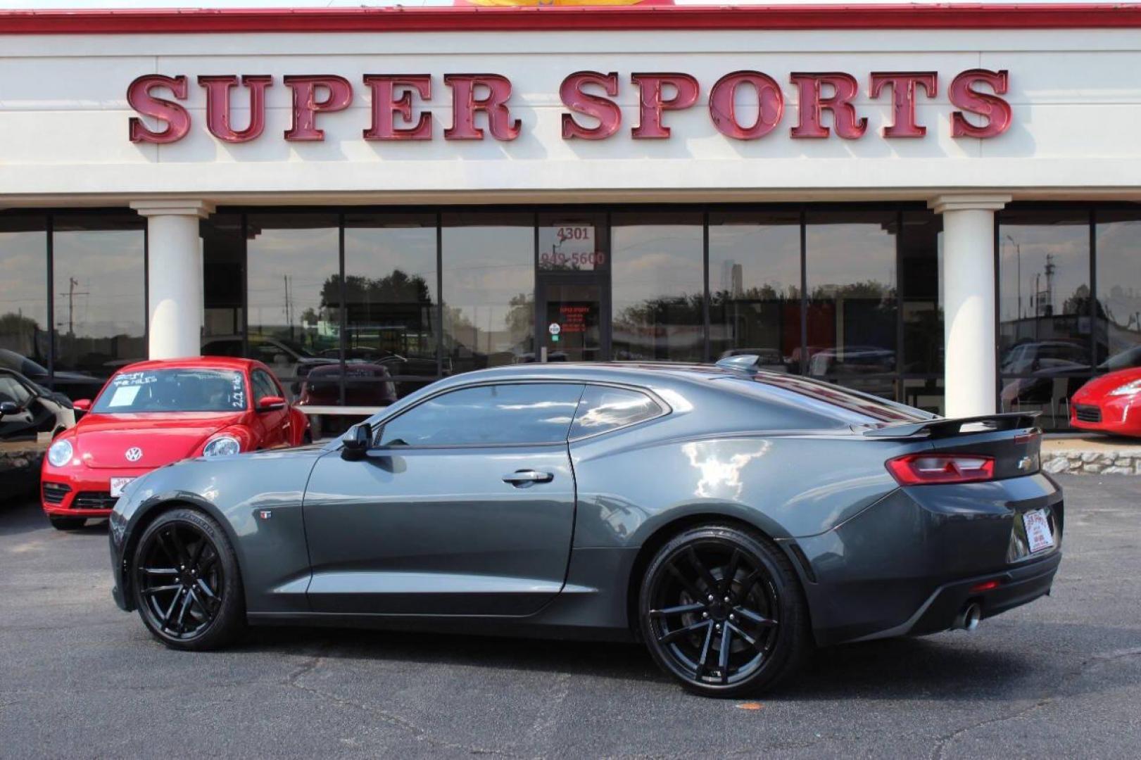 2018 Gray Chevrolet Camaro 1SS Coupe (1G1FF1R75J0) with an 6.2L V8 OHV 16V engine, 6A transmission, located at 4301 NW 39th , Oklahoma City, OK, 73112, (405) 949-5600, 35.512135, -97.598671 - NO DRIVERS LICENCE -NO FULL COVERAGE INSURANCE - NO CREDIT CHECK. COME ON OVER TO SUPERSPORTS, TAKE A LOOK AND TEST DRIVE. PLEASE GIVE US A CALL AT (405) 949-5600. NO LICENCIA DE CONDUCIR - NO SEGURO DE COBERTURA TOTAL - NO VERIFICACION DE CREDITO. VISITENOS EN SUPERSPORTS, MIRE NUESTRO - Photo#3
