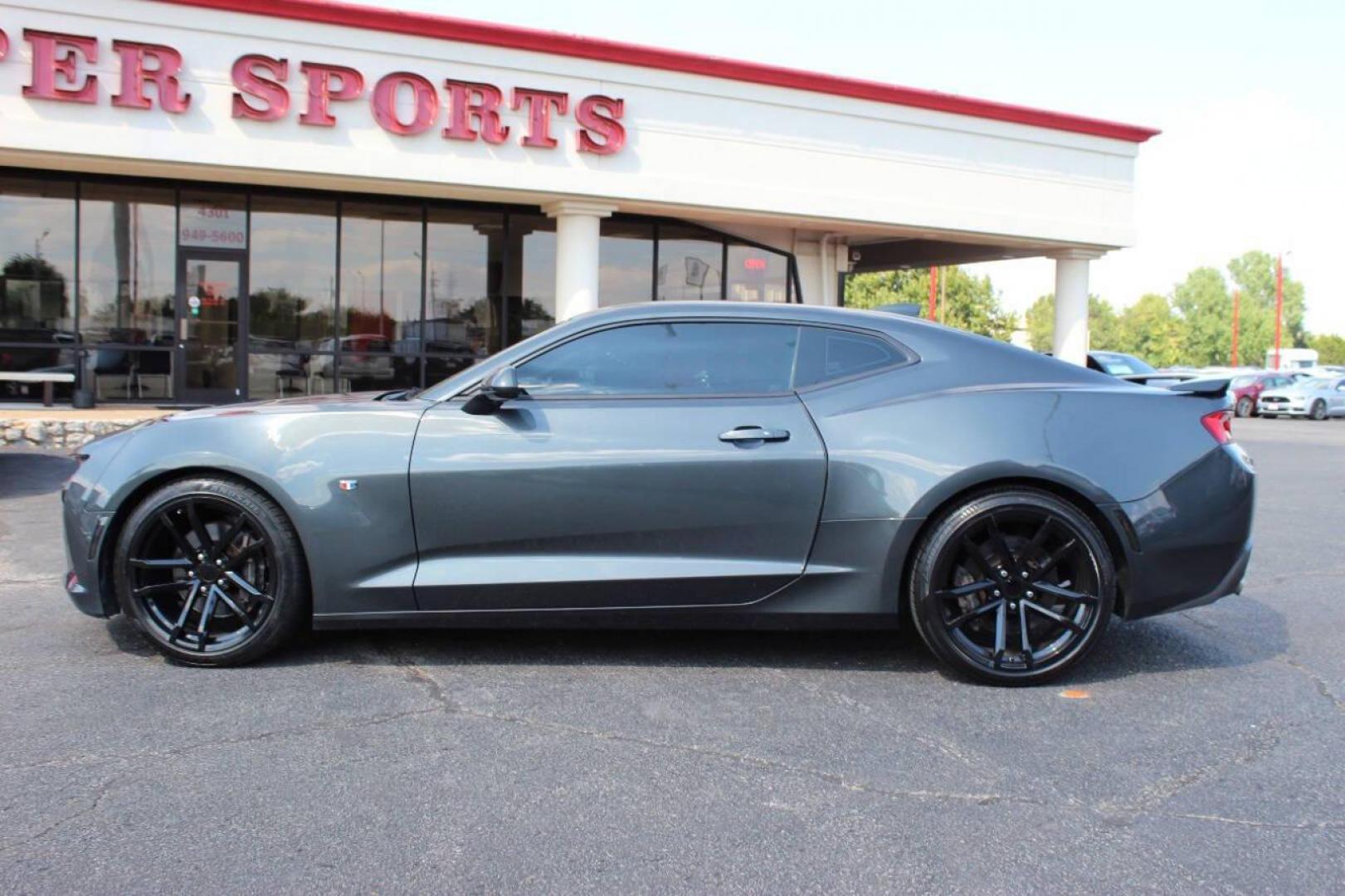 2018 Gray Chevrolet Camaro 1SS Coupe (1G1FF1R75J0) with an 6.2L V8 OHV 16V engine, 6A transmission, located at 4301 NW 39th , Oklahoma City, OK, 73112, (405) 949-5600, 35.512135, -97.598671 - NO DRIVERS LICENCE -NO FULL COVERAGE INSURANCE - NO CREDIT CHECK. COME ON OVER TO SUPERSPORTS, TAKE A LOOK AND TEST DRIVE. PLEASE GIVE US A CALL AT (405) 949-5600. NO LICENCIA DE CONDUCIR - NO SEGURO DE COBERTURA TOTAL - NO VERIFICACION DE CREDITO. VISITENOS EN SUPERSPORTS, MIRE NUESTRO - Photo#4