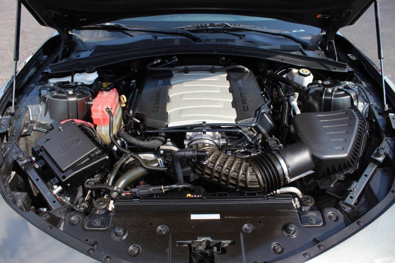 2018 Gray Chevrolet Camaro 1SS Coupe (1G1FF1R75J0) with an 6.2L V8 OHV 16V engine, 6A transmission, located at 4301 NW 39th , Oklahoma City, OK, 73112, (405) 949-5600, 35.512135, -97.598671 - NO DRIVERS LICENCE NO-FULL COVERAGE INSURANCE-NO CREDIT CHECK. COME ON OVER TO SUPERSPORTS AND TAKE A LOOK AND TEST DRIVE PLEASE GIVE US A CALL AT (405) 949-5600. NO LICENSIA DE MANEJAR- NO SEGURO DE COBERTURA TOTAL- NO VERIFICACCION DE CREDITO. POR FAVOR VENGAN A SUPERSPORTS, ECHE UN VI - Photo#7