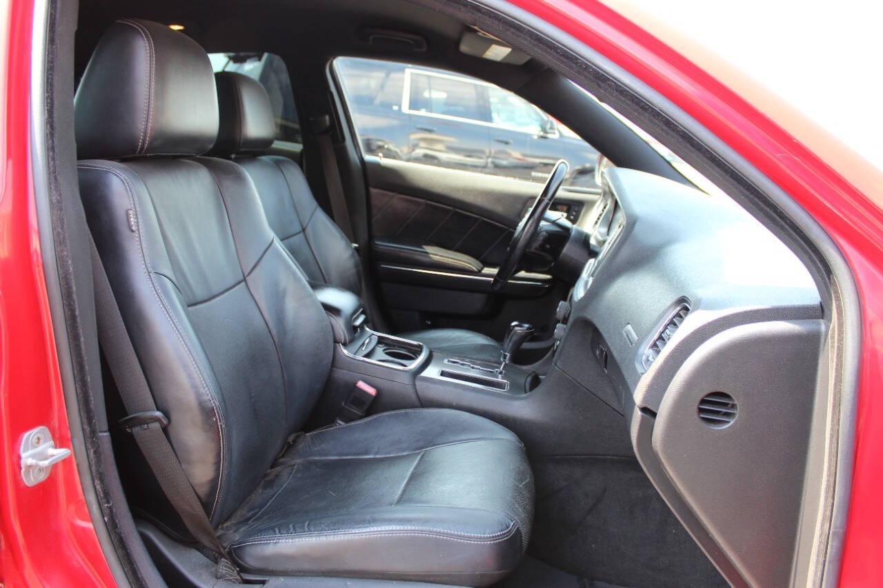 2012 Red Dodge Charger R/T (2C3CDXCT4CH) with an 5.7L V8 5.7L V8 engine, Automatic 5-Speed transmission, located at 4301 NW 39th , Oklahoma City, OK, 73112, (405) 949-5600, 35.512135, -97.598671 - NO DRIVERS LICENCE -NO FULL COVERAGE INSURANCE - NO CREDIT CHECK. COME ON OVER TO SUPERSPORTS, TAKE A LOOK AND TEST DRIVE. PLEASE GIVE US A CALL AT (405) 949-5600. NO LICENCIA DE CONDUCIR - NO SEGURO DE COBERTURA TOTAL - NO VERIFICACION DE CREDITO. VISITENOS EN SUPERSPORTS, MIRE NUESTRO - Photo#8