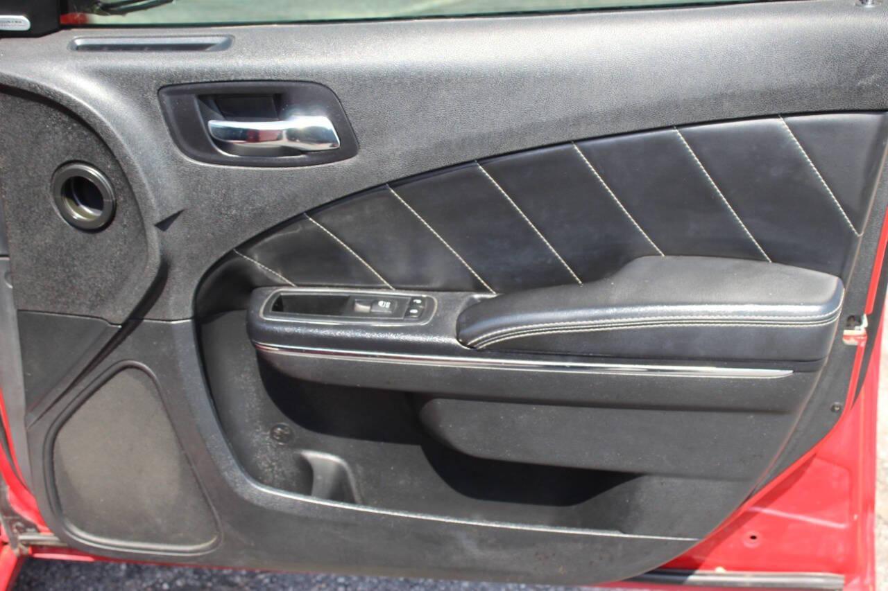 2012 Red Dodge Charger R/T (2C3CDXCT4CH) with an 5.7L V8 5.7L V8 engine, Automatic 5-Speed transmission, located at 4301 NW 39th , Oklahoma City, OK, 73112, (405) 949-5600, 35.512135, -97.598671 - NO DRIVERS LICENCE -NO FULL COVERAGE INSURANCE - NO CREDIT CHECK. COME ON OVER TO SUPERSPORTS, TAKE A LOOK AND TEST DRIVE. PLEASE GIVE US A CALL AT (405) 949-5600. NO LICENCIA DE CONDUCIR - NO SEGURO DE COBERTURA TOTAL - NO VERIFICACION DE CREDITO. VISITENOS EN SUPERSPORTS, MIRE NUESTRO - Photo#9