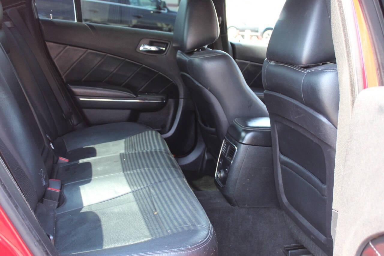 2012 Red Dodge Charger R/T (2C3CDXCT4CH) with an 5.7L V8 5.7L V8 engine, Automatic 5-Speed transmission, located at 4301 NW 39th , Oklahoma City, OK, 73112, (405) 949-5600, 35.512135, -97.598671 - NO DRIVERS LICENCE -NO FULL COVERAGE INSURANCE - NO CREDIT CHECK. COME ON OVER TO SUPERSPORTS, TAKE A LOOK AND TEST DRIVE. PLEASE GIVE US A CALL AT (405) 949-5600. NO LICENCIA DE CONDUCIR - NO SEGURO DE COBERTURA TOTAL - NO VERIFICACION DE CREDITO. VISITENOS EN SUPERSPORTS, MIRE NUESTRO - Photo#10