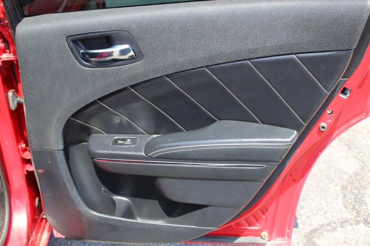 2012 Red Dodge Charger R/T (2C3CDXCT4CH) with an 5.7L V8 5.7L V8 engine, Automatic 5-Speed transmission, located at 4301 NW 39th , Oklahoma City, OK, 73112, (405) 949-5600, 35.512135, -97.598671 - NO DRIVERS LICENCE -NO FULL COVERAGE INSURANCE - NO CREDIT CHECK. COME ON OVER TO SUPERSPORTS, TAKE A LOOK AND TEST DRIVE. PLEASE GIVE US A CALL AT (405) 949-5600. NO LICENCIA DE CONDUCIR - NO SEGURO DE COBERTURA TOTAL - NO VERIFICACION DE CREDITO. VISITENOS EN SUPERSPORTS, MIRE NUESTRO - Photo#11