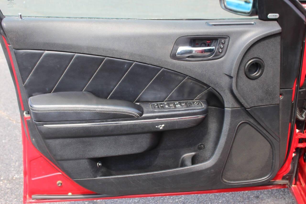 2012 Red Dodge Charger R/T (2C3CDXCT4CH) with an 5.7L V8 5.7L V8 engine, Automatic 5-Speed transmission, located at 4301 NW 39th , Oklahoma City, OK, 73112, (405) 949-5600, 35.512135, -97.598671 - NO DRIVERS LICENCE -NO FULL COVERAGE INSURANCE - NO CREDIT CHECK. COME ON OVER TO SUPERSPORTS, TAKE A LOOK AND TEST DRIVE. PLEASE GIVE US A CALL AT (405) 949-5600. NO LICENCIA DE CONDUCIR - NO SEGURO DE COBERTURA TOTAL - NO VERIFICACION DE CREDITO. VISITENOS EN SUPERSPORTS, MIRE NUESTRO - Photo#16