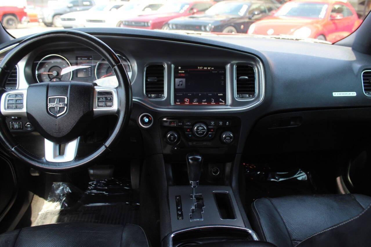2012 Red Dodge Charger R/T (2C3CDXCT4CH) with an 5.7L V8 5.7L V8 engine, Automatic 5-Speed transmission, located at 4301 NW 39th , Oklahoma City, OK, 73112, (405) 949-5600, 35.512135, -97.598671 - NO DRIVERS LICENCE -NO FULL COVERAGE INSURANCE - NO CREDIT CHECK. COME ON OVER TO SUPERSPORTS, TAKE A LOOK AND TEST DRIVE. PLEASE GIVE US A CALL AT (405) 949-5600. NO LICENCIA DE CONDUCIR - NO SEGURO DE COBERTURA TOTAL - NO VERIFICACION DE CREDITO. VISITENOS EN SUPERSPORTS, MIRE NUESTRO - Photo#18
