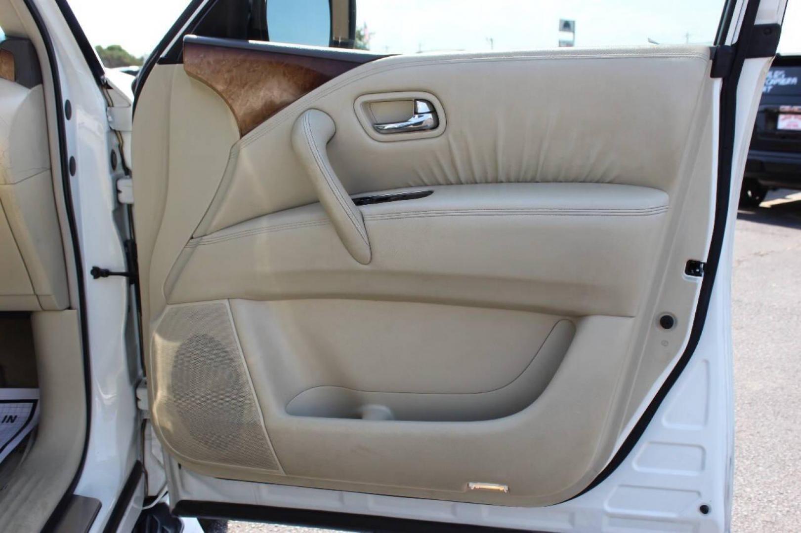 2011 White Infiniti QX56 4WD (JN8AZ2NE6B9) with an 5.6L V8 DOHC 32V engine, 5-Speed Automatic transmission, located at 4301 NW 39th , Oklahoma City, OK, 73112, (405) 949-5600, 35.512135, -97.598671 - NO DRIVERS LICENCE -NO FULL COVERAGE INSURANCE - NO CREDIT CHECK. COME ON OVER TO SUPERSPORTS, TAKE A LOOK AND TEST DRIVE. PLEASE GIVE US A CALL AT (405) 949-5600. NO LICENCIA DE CONDUCIR - NO SEGURO DE COBERTURA TOTAL - NO VERIFICACION DE CREDITO. VISITENOS EN SUPERSPORTS, MIRE NUESTRO - Photo#8