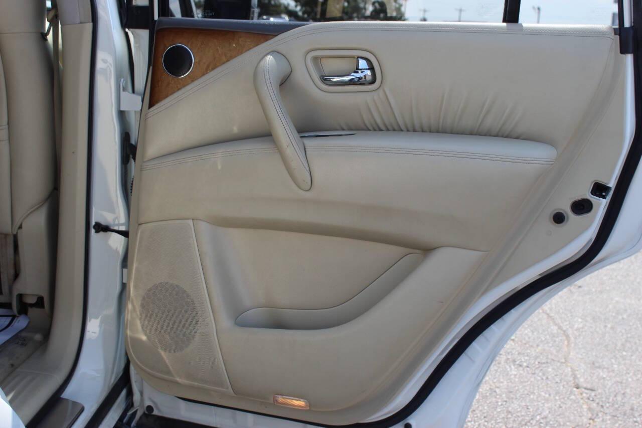 2011 White Infiniti QX56 4WD (JN8AZ2NE6B9) with an 5.6L V8 DOHC 32V engine, 5-Speed Automatic transmission, located at 4301 NW 39th , Oklahoma City, OK, 73112, (405) 949-5600, 35.512135, -97.598671 - NO DRIVERS LICENCE -NO FULL COVERAGE INSURANCE - NO CREDIT CHECK. COME ON OVER TO SUPERSPORTS, TAKE A LOOK AND TEST DRIVE. PLEASE GIVE US A CALL AT (405) 949-5600. NO LICENCIA DE CONDUCIR - NO SEGURO DE COBERTURA TOTAL - NO VERIFICACION DE CREDITO. VISITENOS EN SUPERSPORTS, MIRE NUESTRO - Photo#12