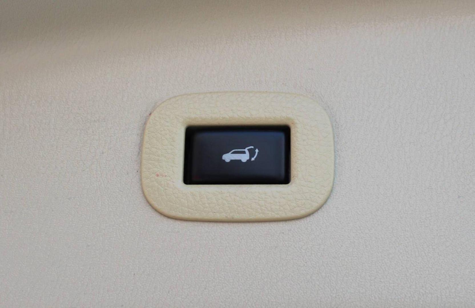 2011 White Infiniti QX56 4WD (JN8AZ2NE6B9) with an 5.6L V8 DOHC 32V engine, 5-Speed Automatic transmission, located at 4301 NW 39th , Oklahoma City, OK, 73112, (405) 949-5600, 35.512135, -97.598671 - NO DRIVERS LICENCE -NO FULL COVERAGE INSURANCE - NO CREDIT CHECK. COME ON OVER TO SUPERSPORTS, TAKE A LOOK AND TEST DRIVE. PLEASE GIVE US A CALL AT (405) 949-5600. NO LICENCIA DE CONDUCIR - NO SEGURO DE COBERTURA TOTAL - NO VERIFICACION DE CREDITO. VISITENOS EN SUPERSPORTS, MIRE NUESTRO - Photo#23