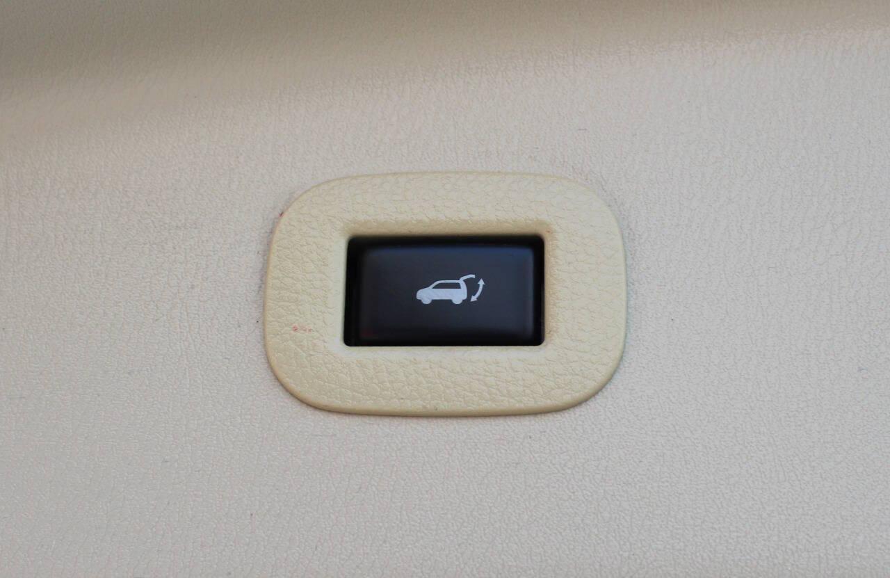 2011 White Infiniti QX56 4WD (JN8AZ2NE6B9) with an 5.6L V8 DOHC 32V engine, 5-Speed Automatic transmission, located at 4301 NW 39th , Oklahoma City, OK, 73112, (405) 949-5600, 35.512135, -97.598671 - NO DRIVERS LICENCE -NO FULL COVERAGE INSURANCE - NO CREDIT CHECK. COME ON OVER TO SUPERSPORTS, TAKE A LOOK AND TEST DRIVE. PLEASE GIVE US A CALL AT (405) 949-5600. NO LICENCIA DE CONDUCIR - NO SEGURO DE COBERTURA TOTAL - NO VERIFICACION DE CREDITO. VISITENOS EN SUPERSPORTS, MIRE NUESTRO - Photo#24