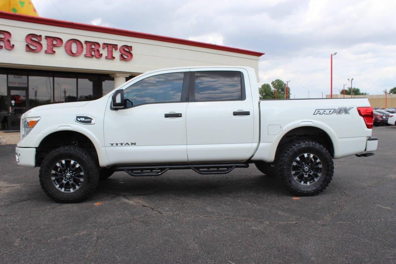 2017 White Nissan Titan Platinum Reserve Crew Cab 4WD (1N6AA1E58HN) with an 5.6L V8 DOHC 32V engine, 6A transmission, located at 4301 NW 39th , Oklahoma City, OK, 73112, (405) 949-5600, 35.512135, -97.598671 - NO DRIVERS LICENCE -NO FULL COVERAGE INSURANCE - NO CREDIT CHECK. COME ON OVER TO SUPERSPORTS, TAKE A LOOK AND TEST DRIVE. PLEASE GIVE US A CALL AT (405) 949-5600. NO LICENCIA DE CONDUCIR - NO SEGURO DE COBERTURA TOTAL - NO VERIFICACION DE CREDITO. VISITENOS EN SUPERSPORTS, MIRE NUESTRO - Photo#5