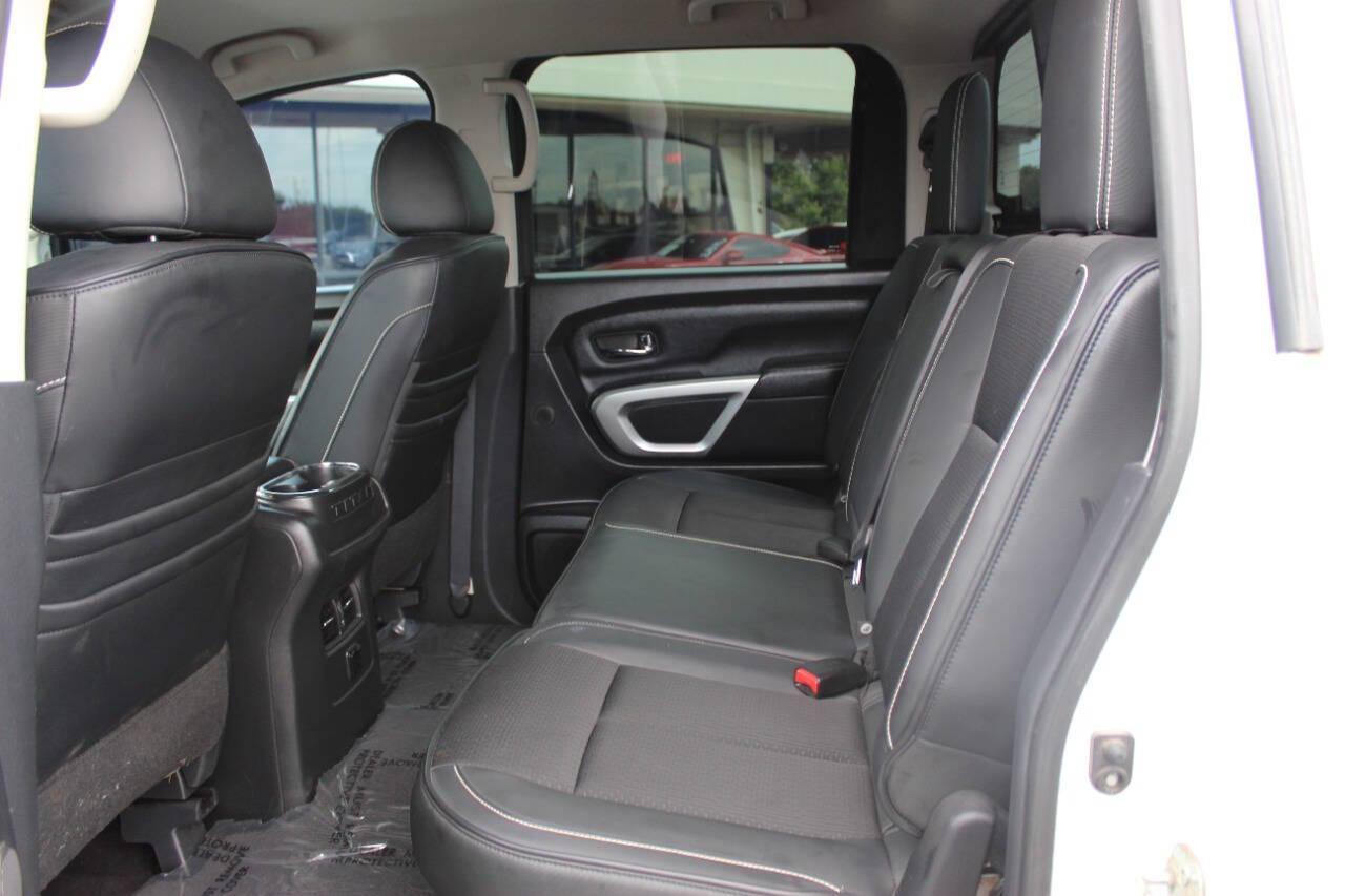 2017 White Nissan Titan Platinum Reserve Crew Cab 4WD (1N6AA1E58HN) with an 5.6L V8 DOHC 32V engine, 6A transmission, located at 4301 NW 39th , Oklahoma City, OK, 73112, (405) 949-5600, 35.512135, -97.598671 - NO DRIVERS LICENCE -NO FULL COVERAGE INSURANCE - NO CREDIT CHECK. COME ON OVER TO SUPERSPORTS, TAKE A LOOK AND TEST DRIVE. PLEASE GIVE US A CALL AT (405) 949-5600. NO LICENCIA DE CONDUCIR - NO SEGURO DE COBERTURA TOTAL - NO VERIFICACION DE CREDITO. VISITENOS EN SUPERSPORTS, MIRE NUESTRO - Photo#12