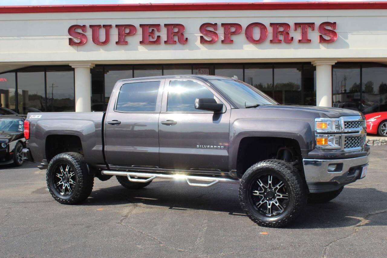 2014 Gray Chevrolet Silverado 1500 1LT Crew Cab 4WD (3GCUKREC8EG) with an 5.3L V8 OHV 16V engine, 6-Speed Automatic transmission, located at 4301 NW 39th , Oklahoma City, OK, 73112, (405) 949-5600, 35.512135, -97.598671 - NO DRIVERS LICENCE -NO FULL COVERAGE INSURANCE - NO CREDIT CHECK. COME ON OVER TO SUPERSPORTS, TAKE A LOOK AND TEST DRIVE. PLEASE GIVE US A CALL AT (405) 949-5600. NO LICENCIA DE CONDUCIR - NO SEGURO DE COBERTURA TOTAL - NO VERIFICACION DE CREDITO. VISITENOS EN SUPERSPORTS, MIRE NUESTRO - Photo#0