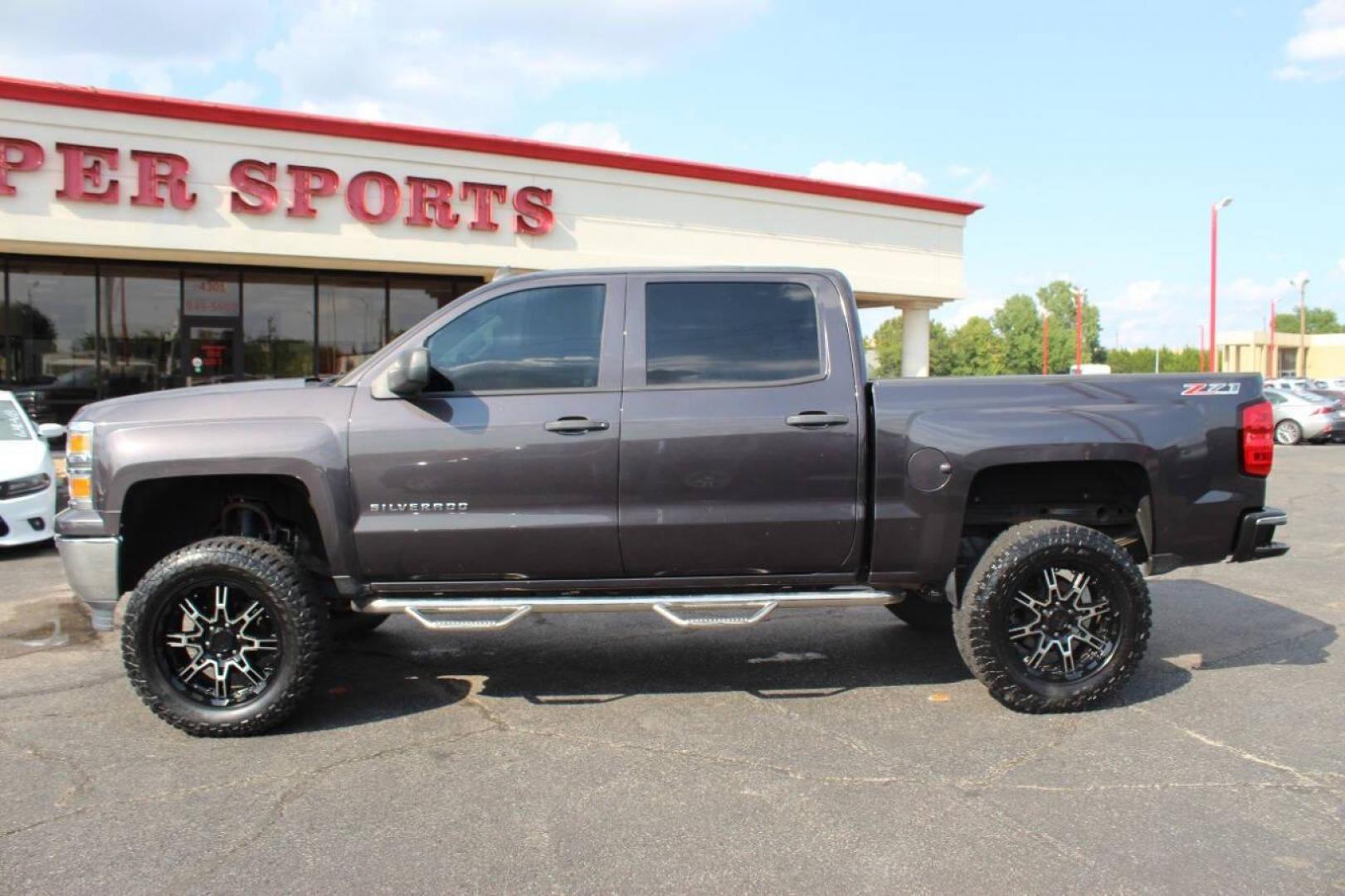 2014 Gray Chevrolet Silverado 1500 1LT Crew Cab 4WD (3GCUKREC8EG) with an 5.3L V8 OHV 16V engine, 6-Speed Automatic transmission, located at 4301 NW 39th , Oklahoma City, OK, 73112, (405) 949-5600, 35.512135, -97.598671 - Photo#5