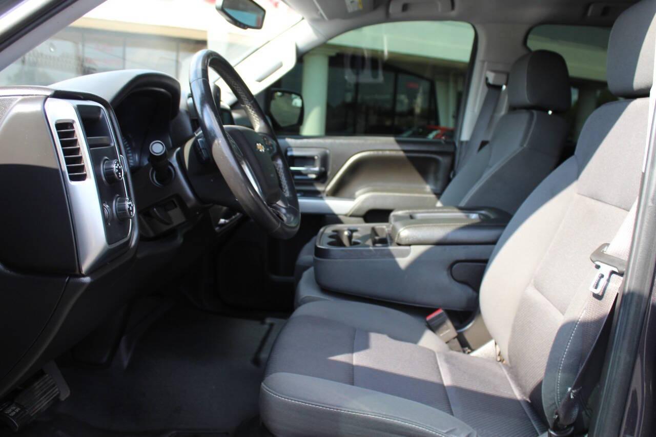 2014 Gray Chevrolet Silverado 1500 1LT Crew Cab 4WD (3GCUKREC8EG) with an 5.3L V8 OHV 16V engine, 6-Speed Automatic transmission, located at 4301 NW 39th , Oklahoma City, OK, 73112, (405) 949-5600, 35.512135, -97.598671 - NO DRIVERS LICENCE -NO FULL COVERAGE INSURANCE - NO CREDIT CHECK. COME ON OVER TO SUPERSPORTS, TAKE A LOOK AND TEST DRIVE. PLEASE GIVE US A CALL AT (405) 949-5600. NO LICENCIA DE CONDUCIR - NO SEGURO DE COBERTURA TOTAL - NO VERIFICACION DE CREDITO. VISITENOS EN SUPERSPORTS, MIRE NUESTRO - Photo#14