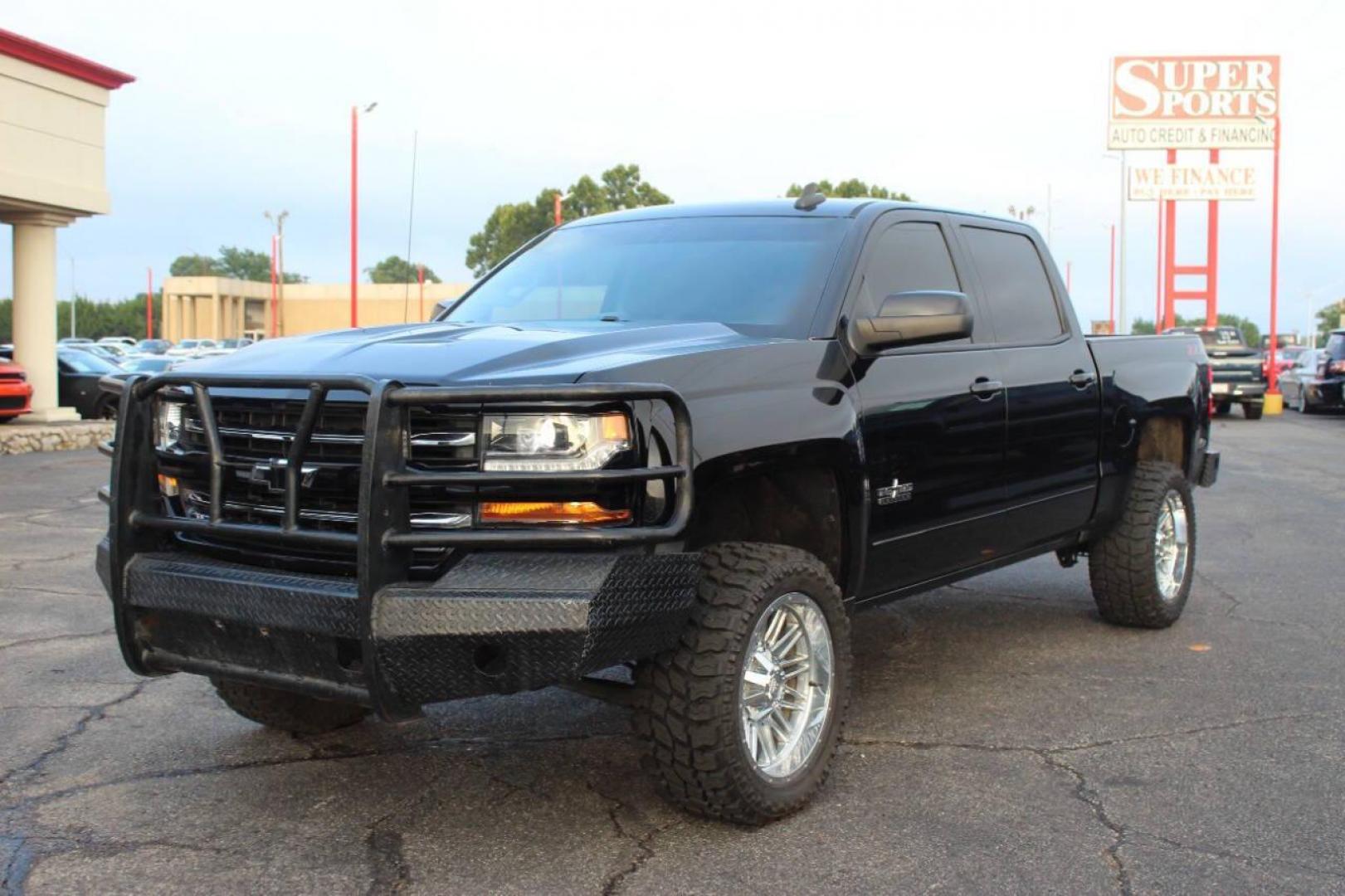 2018 Black Chevrolet Silverado 1500 LT Crew Cab Long Box 4WD (3GCUKREC7JG) with an 5.3L V8 OHV 16V engine, 6A transmission, located at 4301 NW 39th , Oklahoma City, OK, 73112, (405) 949-5600, 35.512135, -97.598671 - NO DRIVERS LICENCE -NO FULL COVERAGE INSURANCE - NO CREDIT CHECK. COME ON OVER TO SUPERSPORTS, TAKE A LOOK AND TEST DRIVE. PLEASE GIVE US A CALL AT (405) 949-5600. NO LICENCIA DE CONDUCIR - NO SEGURO DE COBERTURA TOTAL - NO VERIFICACION DE CREDITO. VISITENOS EN SUPERSPORTS, MIRE NUESTRO - Photo#7
