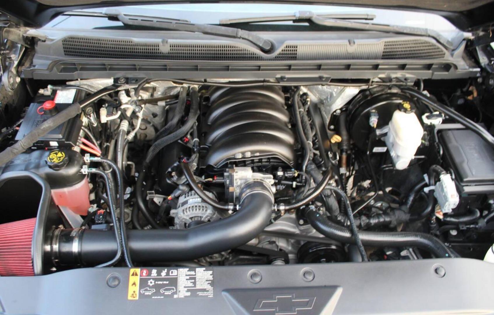 2018 Black Chevrolet Silverado 1500 LT Crew Cab Long Box 4WD (3GCUKREC7JG) with an 5.3L V8 OHV 16V engine, 6A transmission, located at 4301 NW 39th , Oklahoma City, OK, 73112, (405) 949-5600, 35.512135, -97.598671 - NO DRIVERS LICENCE -NO FULL COVERAGE INSURANCE - NO CREDIT CHECK. COME ON OVER TO SUPERSPORTS, TAKE A LOOK AND TEST DRIVE. PLEASE GIVE US A CALL AT (405) 949-5600. NO LICENCIA DE CONDUCIR - NO SEGURO DE COBERTURA TOTAL - NO VERIFICACION DE CREDITO. VISITENOS EN SUPERSPORTS, MIRE NUESTRO - Photo#8