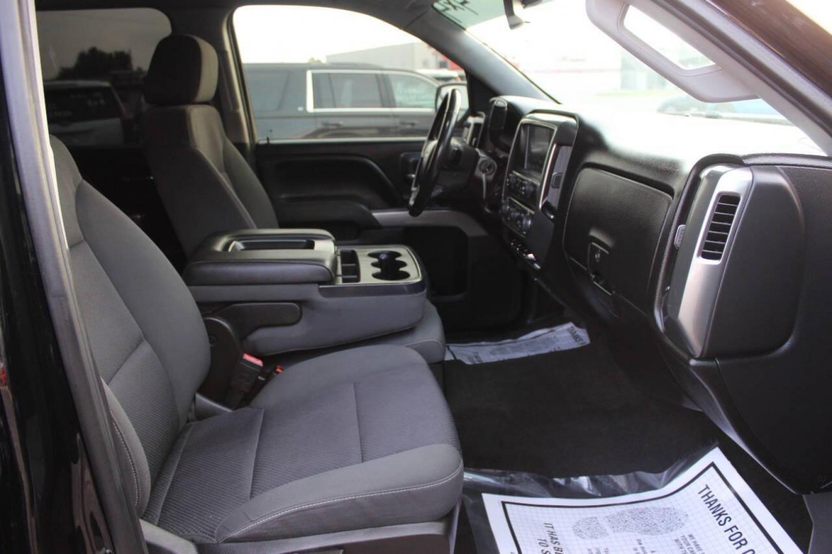 2018 Black Chevrolet Silverado 1500 LT Crew Cab Long Box 4WD (3GCUKREC7JG) with an 5.3L V8 OHV 16V engine, 6A transmission, located at 4301 NW 39th , Oklahoma City, OK, 73112, (405) 949-5600, 35.512135, -97.598671 - NO DRIVERS LICENCE -NO FULL COVERAGE INSURANCE - NO CREDIT CHECK. COME ON OVER TO SUPERSPORTS, TAKE A LOOK AND TEST DRIVE. PLEASE GIVE US A CALL AT (405) 949-5600. NO LICENCIA DE CONDUCIR - NO SEGURO DE COBERTURA TOTAL - NO VERIFICACION DE CREDITO. VISITENOS EN SUPERSPORTS, MIRE NUESTRO - Photo#9